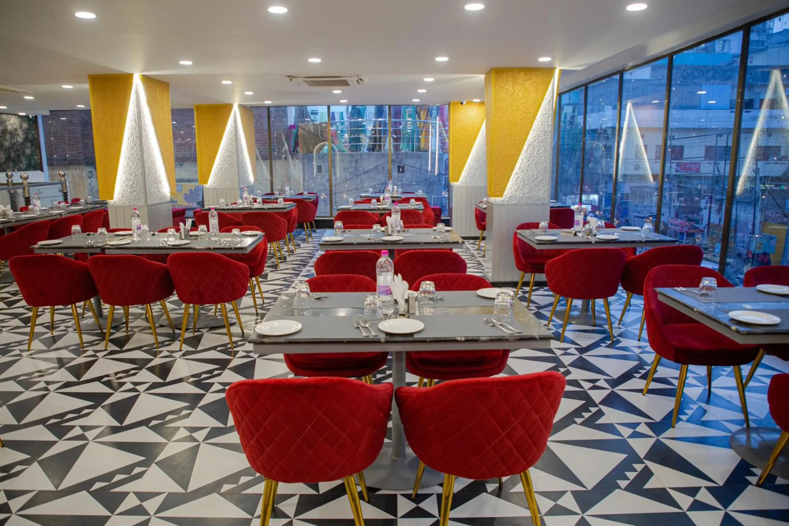 Restaurant/places to eat in Pearl Courtyard Restaurant/places to eat in Pearl Courtyard