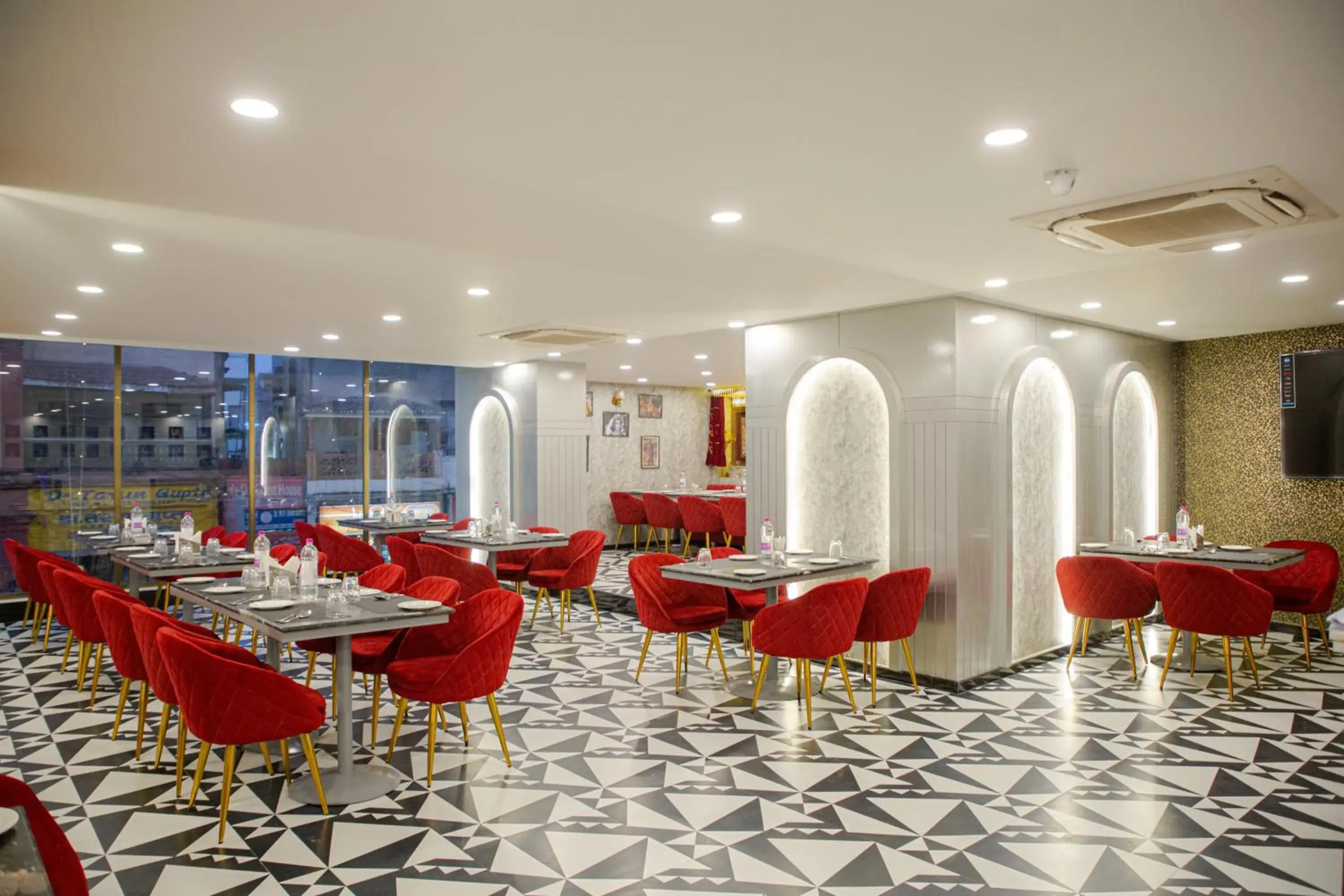 Restaurant/places to eat in Pearl Courtyard Restaurant/places to eat in Pearl Courtyard