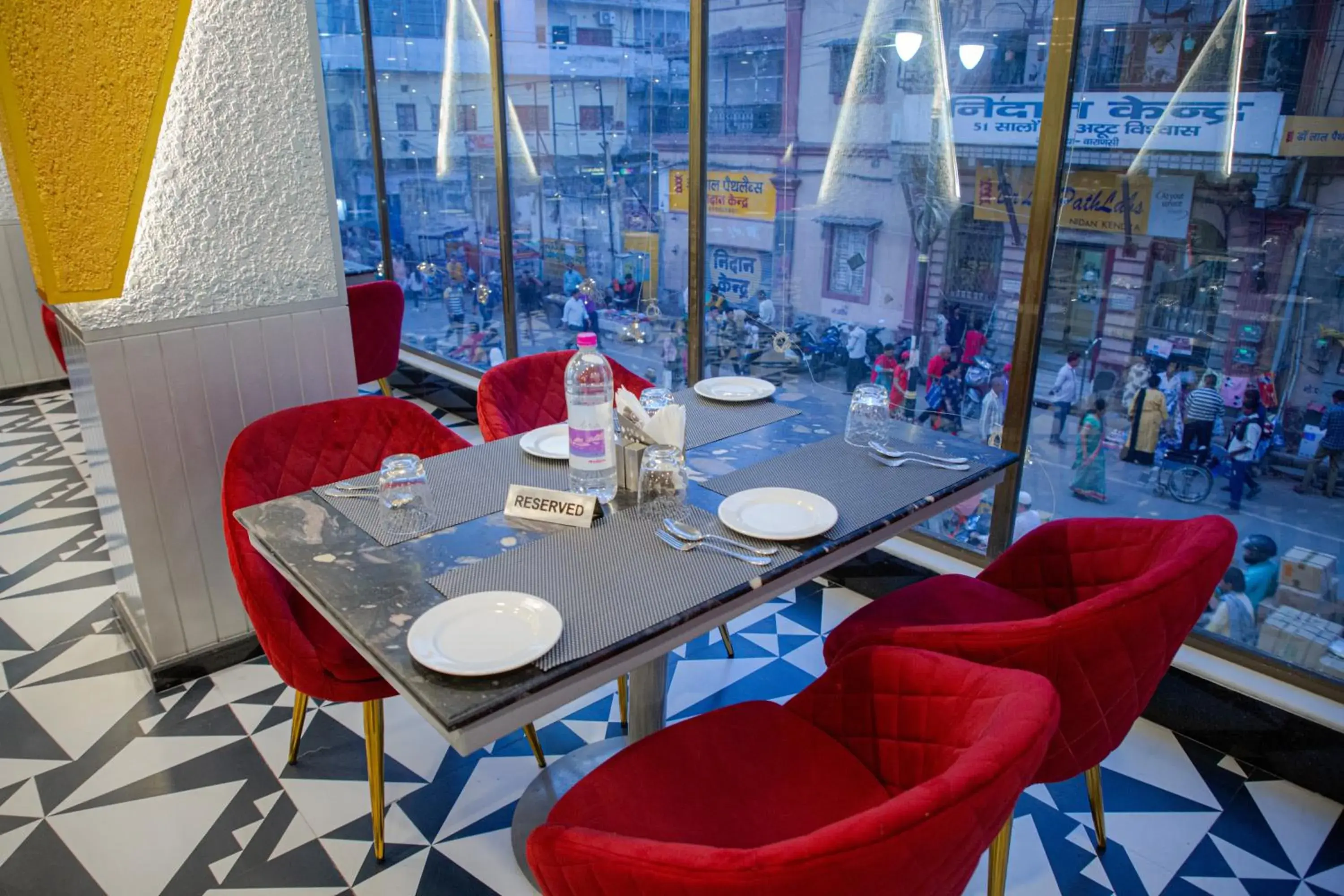 Restaurant/places to eat in Pearl Courtyard Restaurant/places to eat in Pearl Courtyard