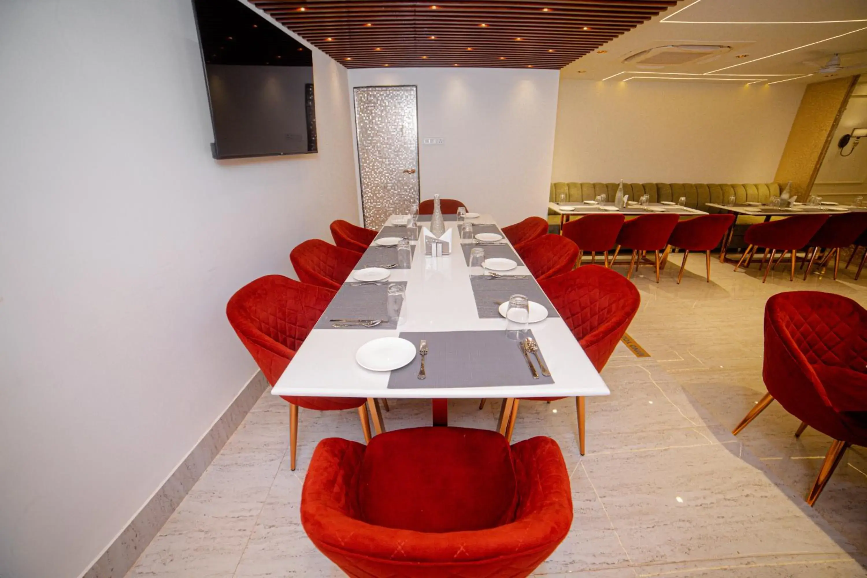 Restaurant/places to eat in Pearl Courtyard Restaurant/places to eat in Pearl Courtyard