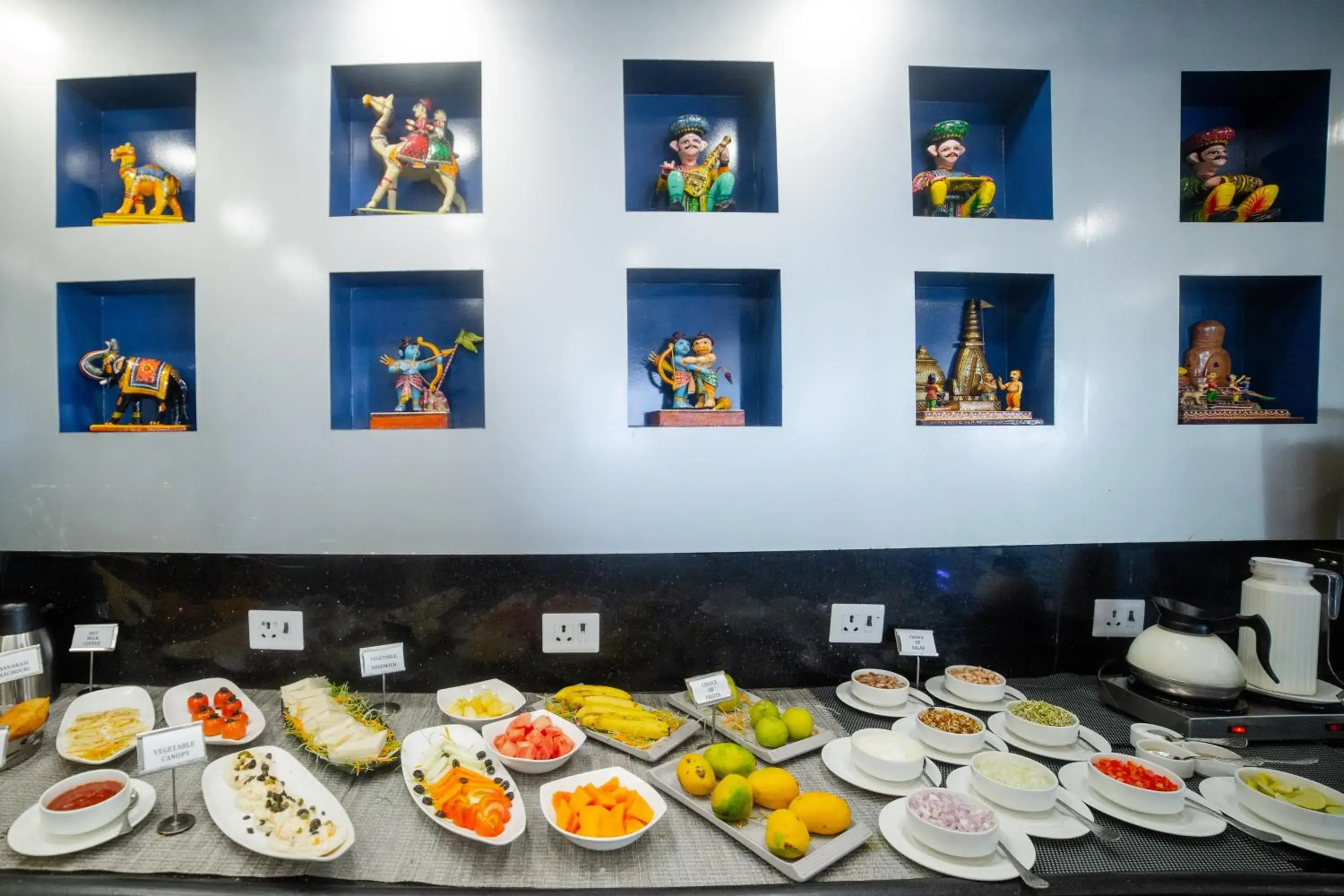 Food in Pearl Courtyard Food in Pearl Courtyard