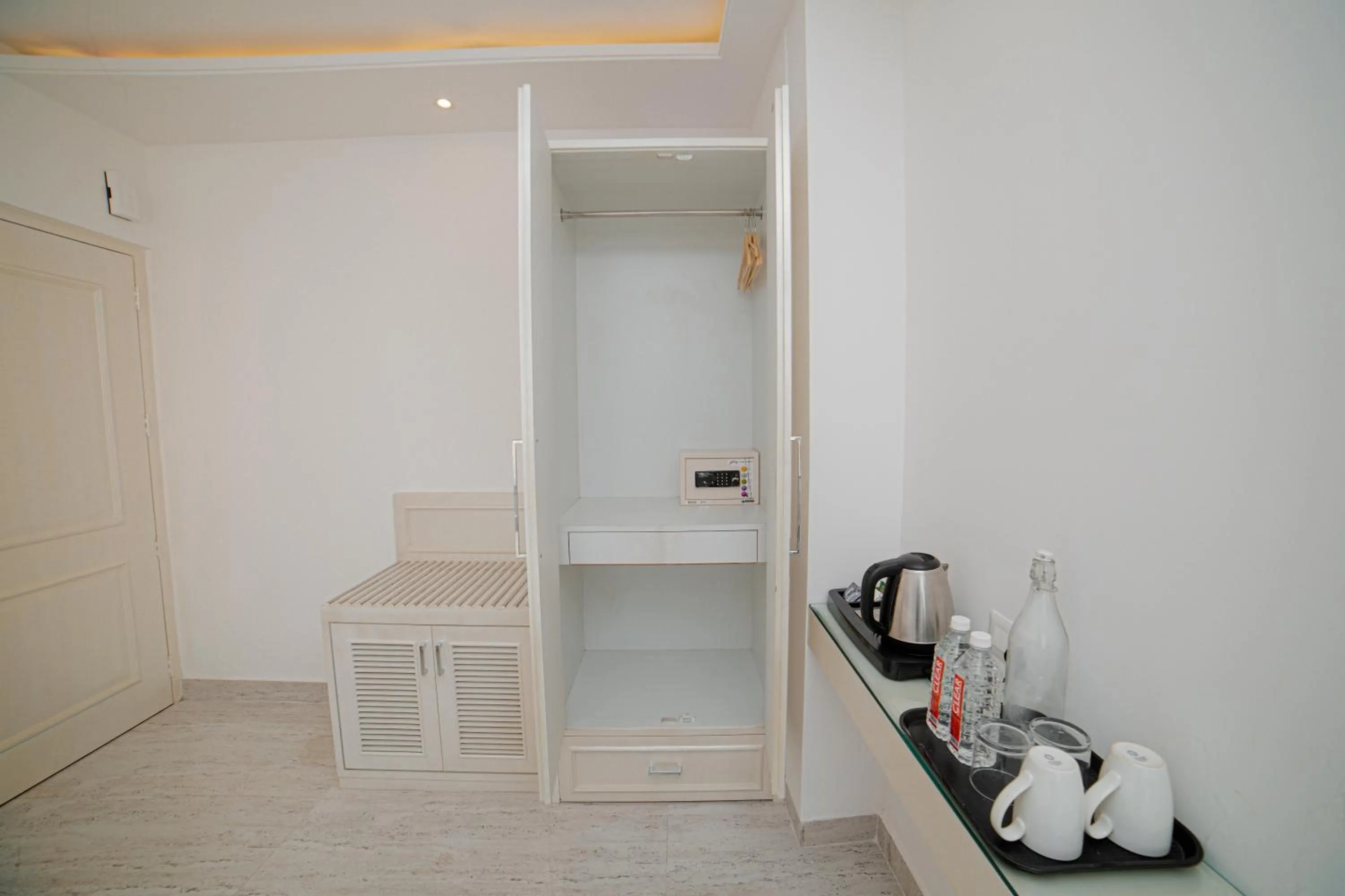 Coffee/tea facilities in Pearl Courtyard