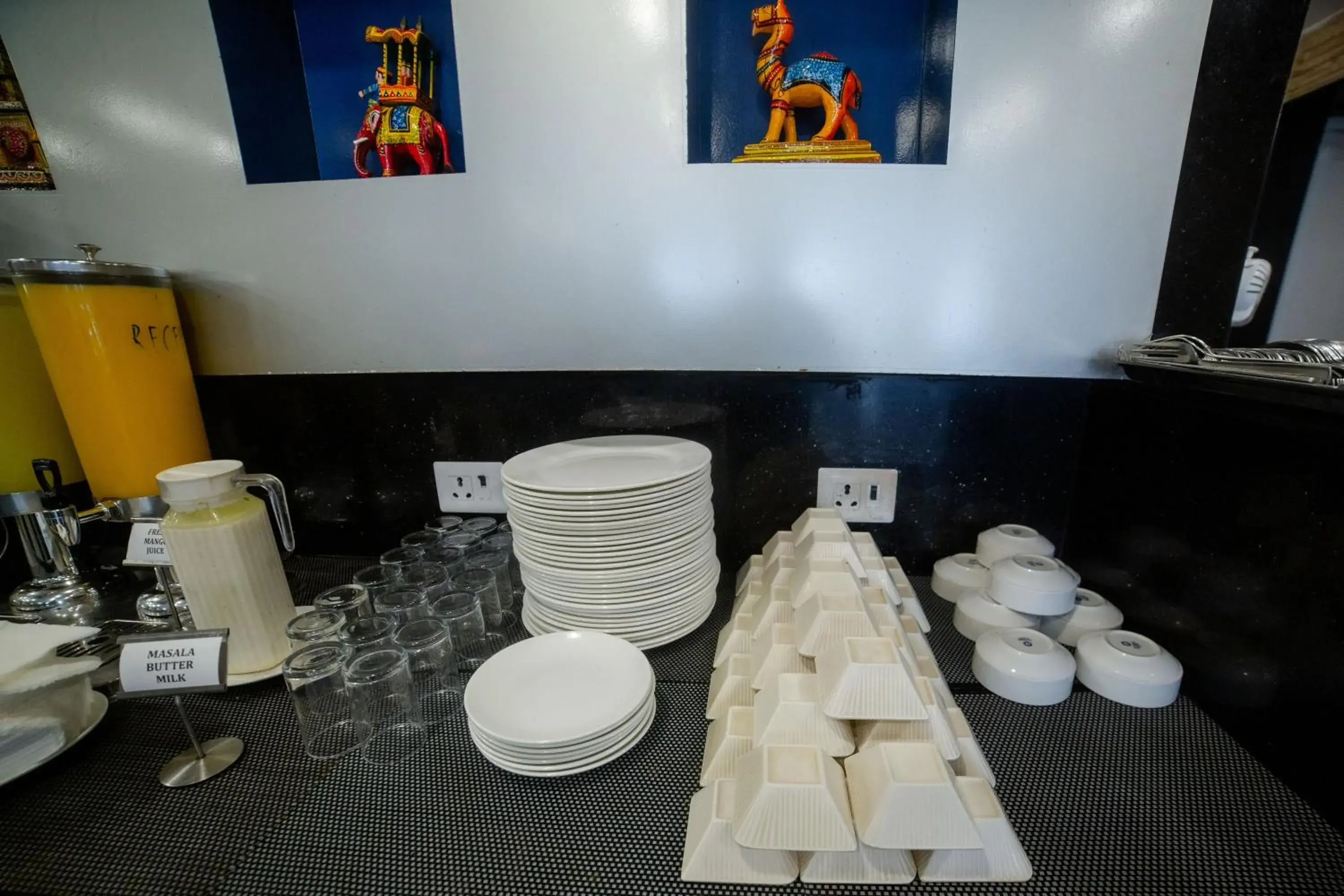 Breakfast in Pearl Courtyard Breakfast in Pearl Courtyard