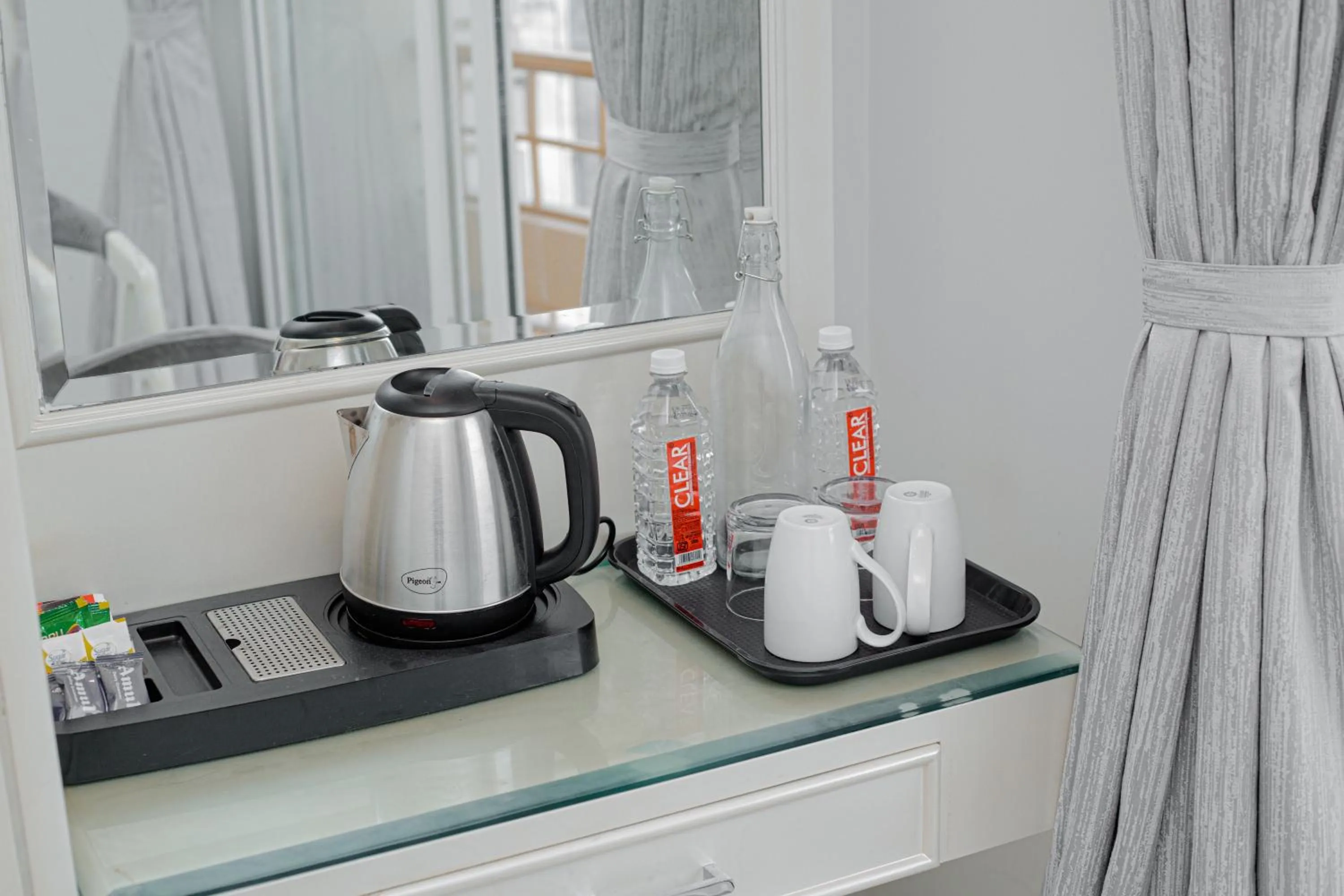 Coffee/tea facilities in Pearl Courtyard