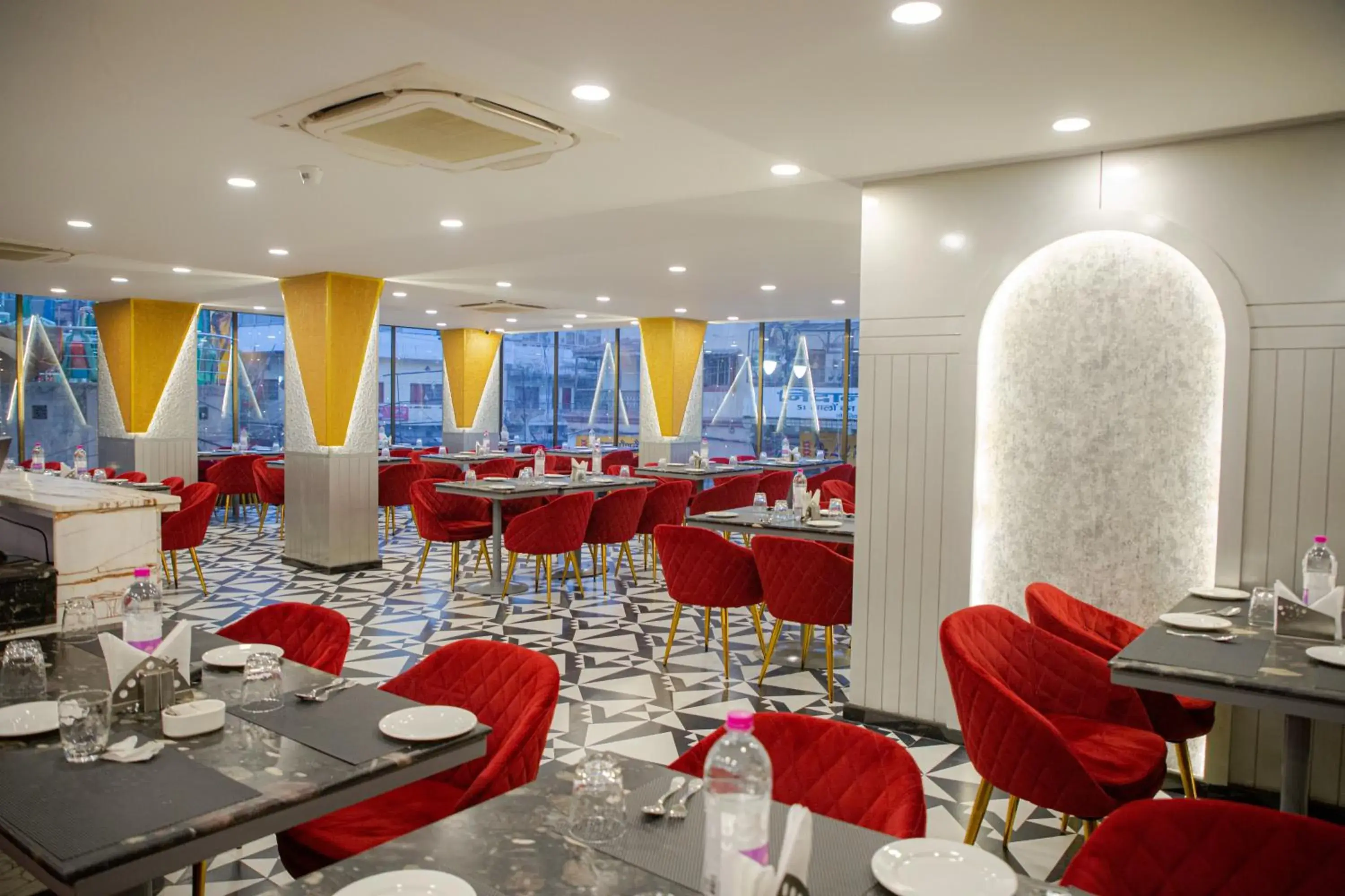 Restaurant/places to eat in Pearl Courtyard Restaurant/places to eat in Pearl Courtyard