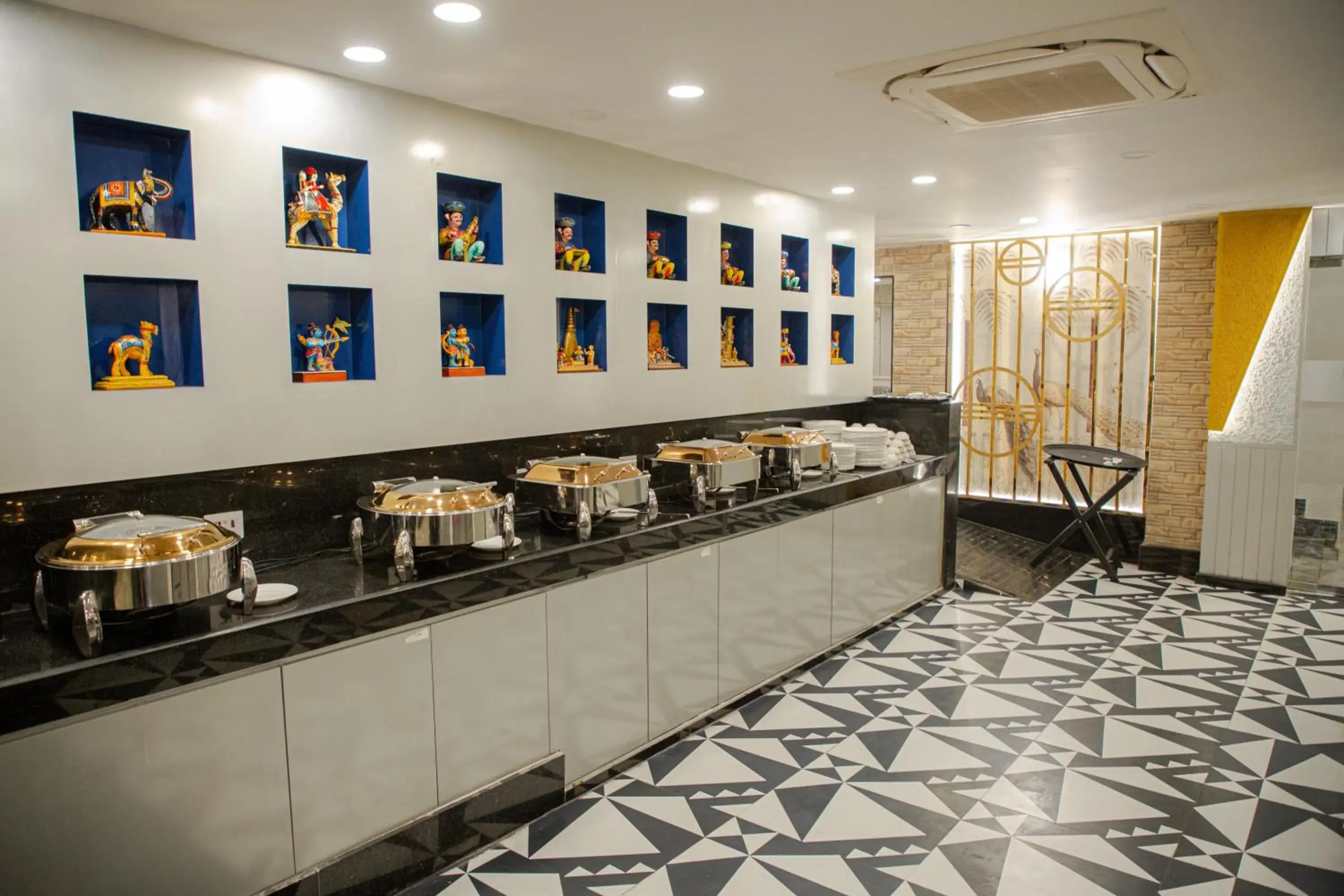 Restaurant/places to eat in Pearl Courtyard Restaurant/places to eat in Pearl Courtyard