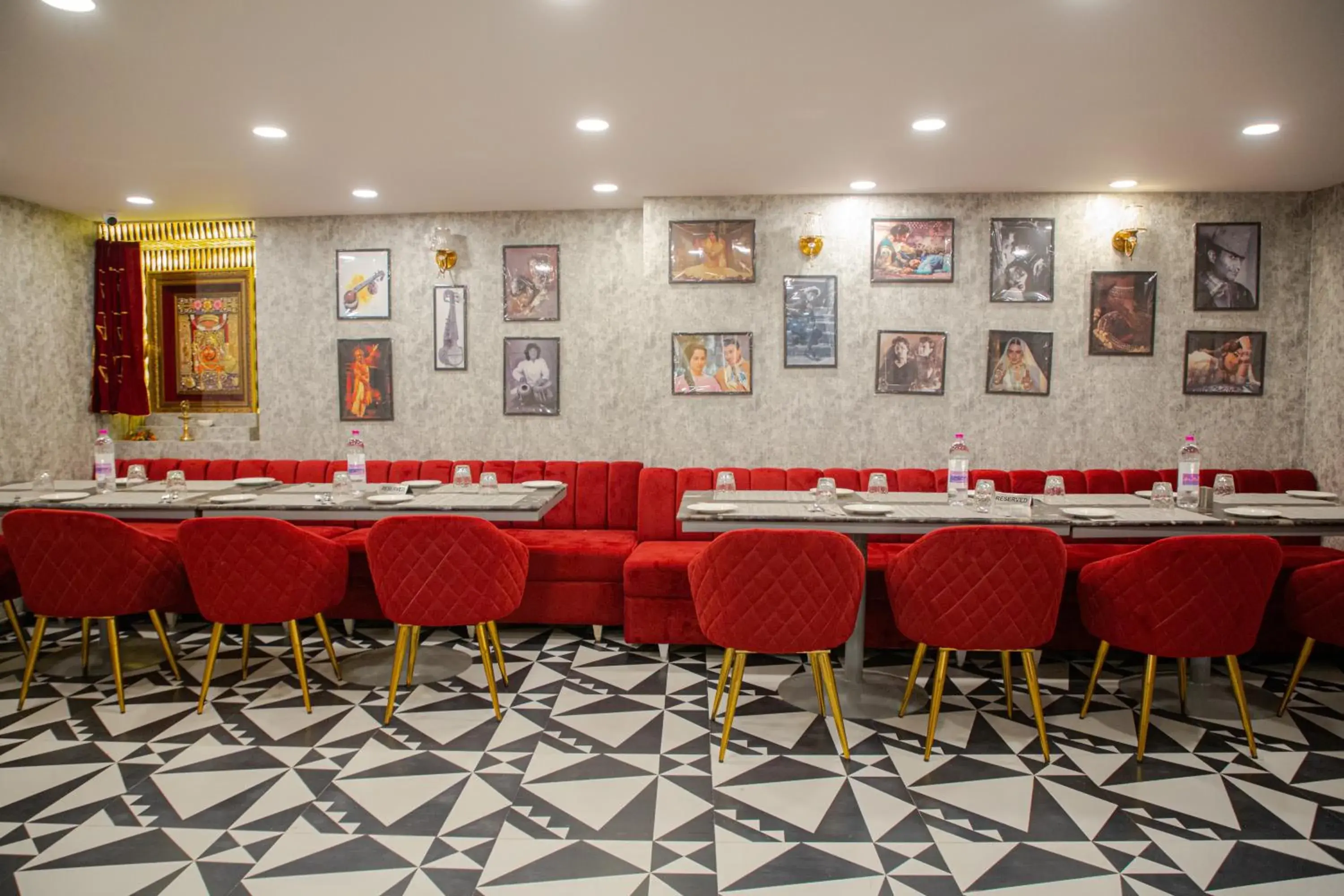 Restaurant/places to eat in Pearl Courtyard Restaurant/places to eat in Pearl Courtyard