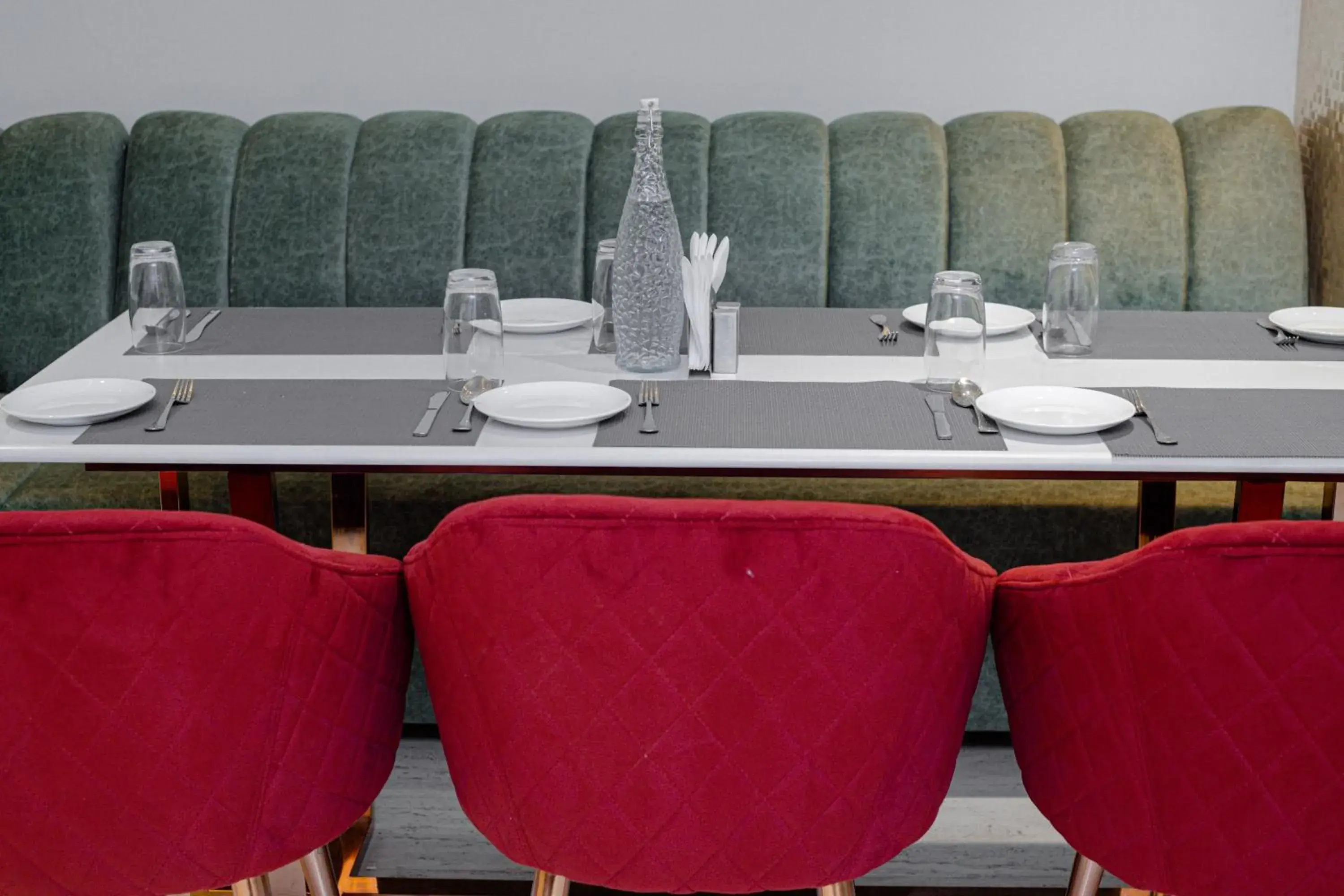 Restaurant/places to eat in Pearl Courtyard Restaurant/places to eat in Pearl Courtyard