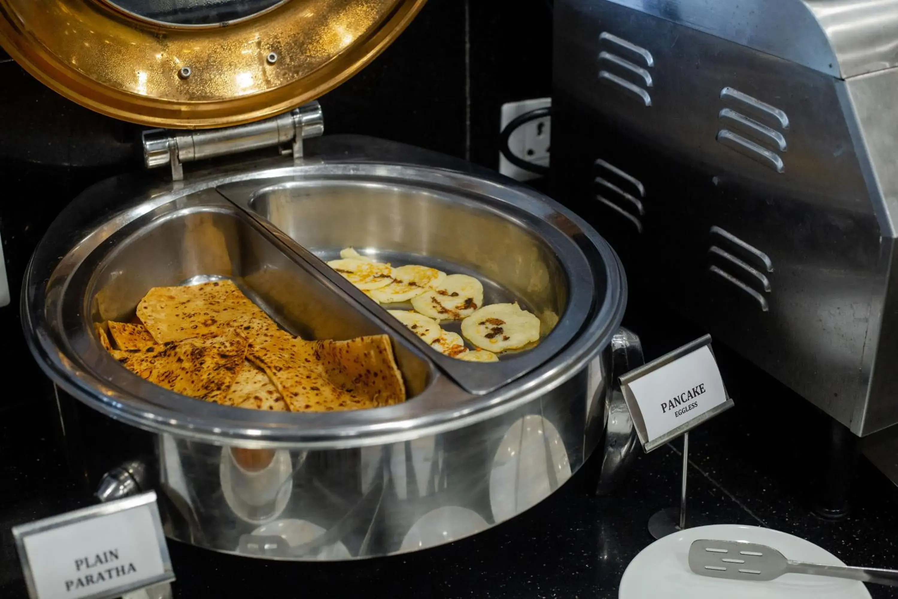 Breakfast in Pearl Courtyard Breakfast in Pearl Courtyard