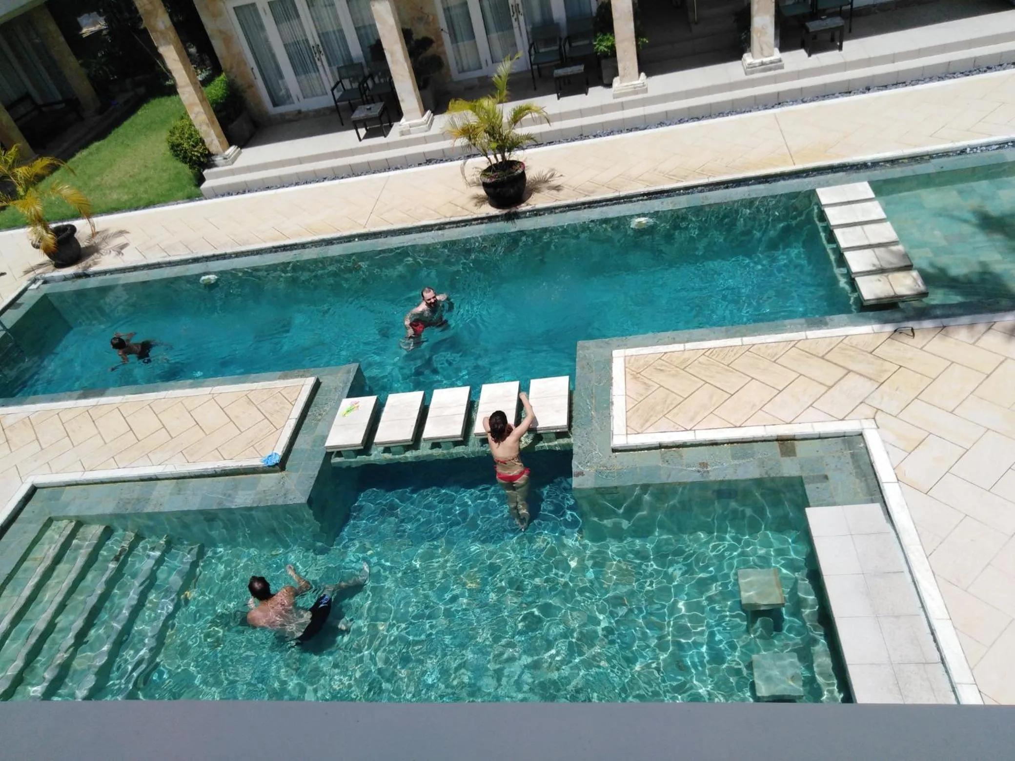Swimming pool in Bali Court Hotel & Apartment