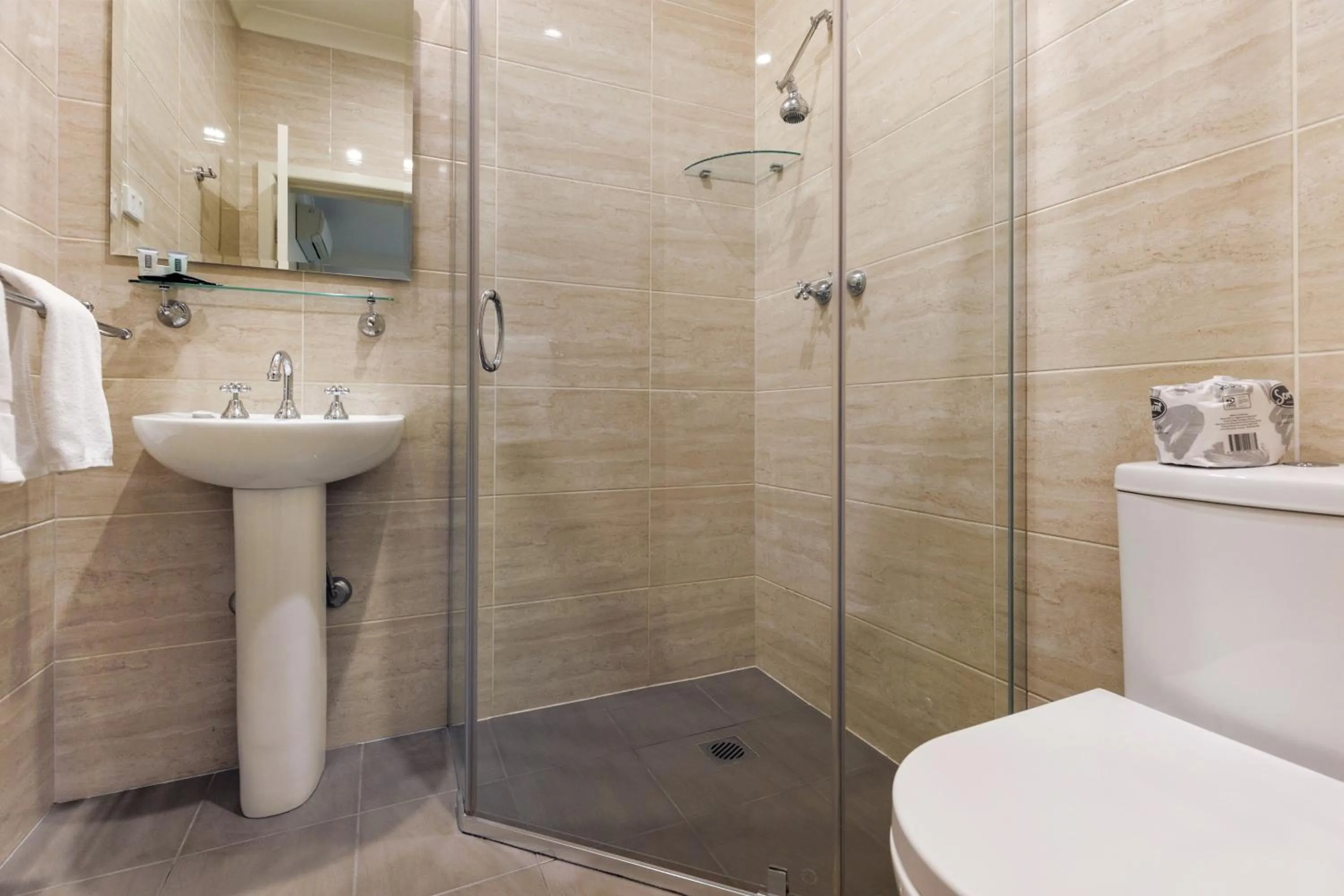 Shower in Amaroo Motel