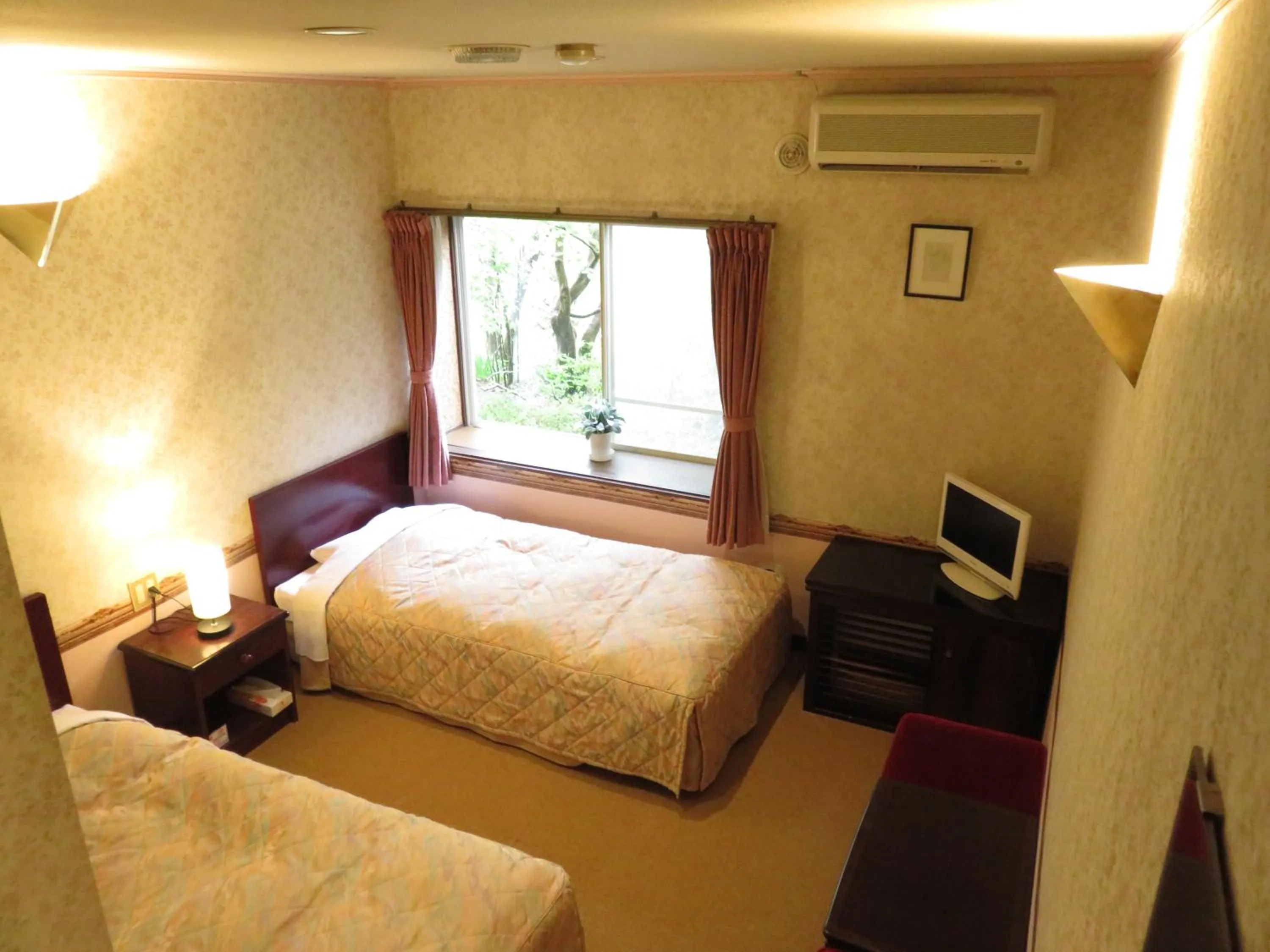 Photo of the whole room, Bed in Nikko Pension L'escale