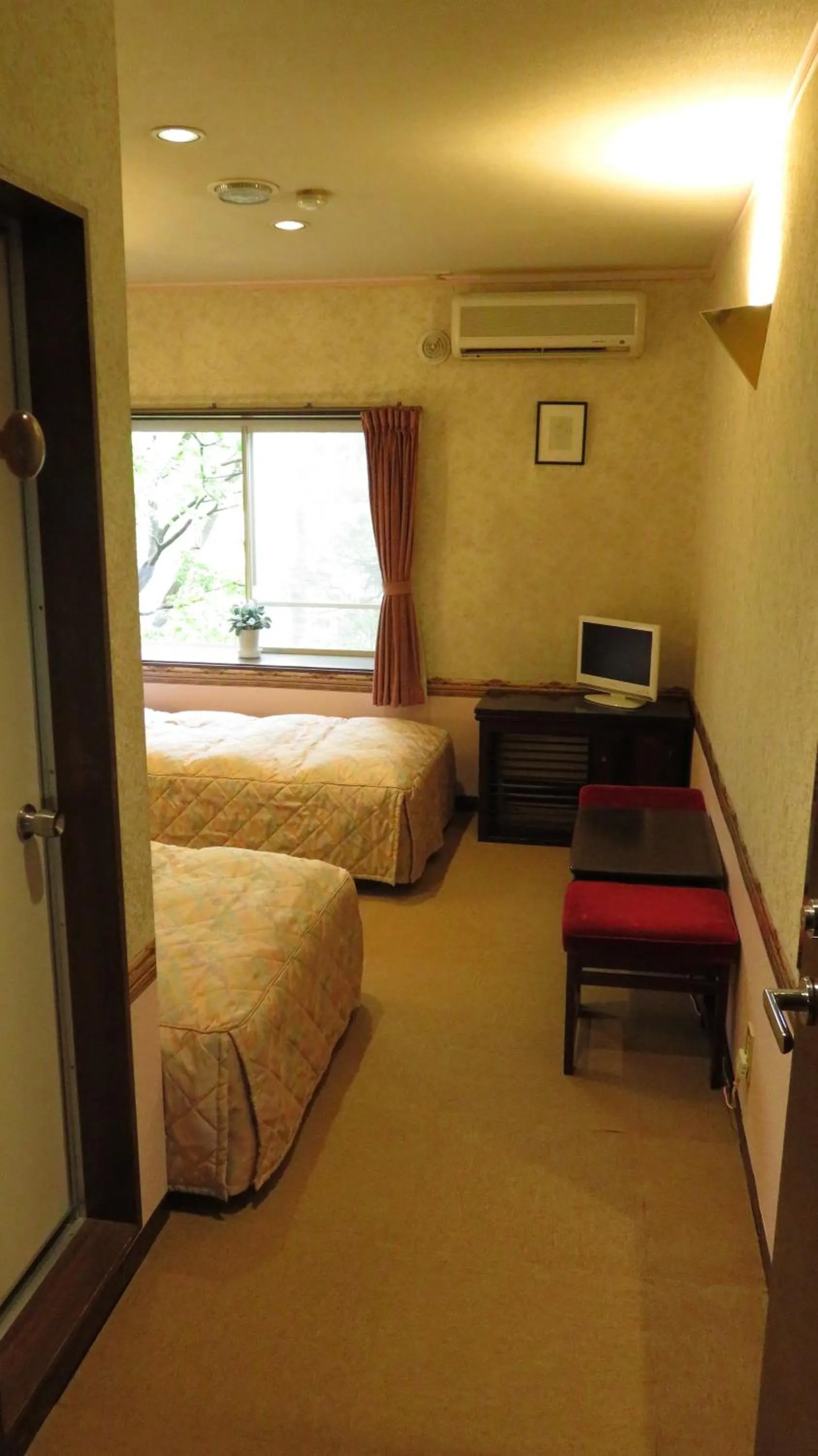 Photo of the whole room, Bed in Nikko Pension L'escale
