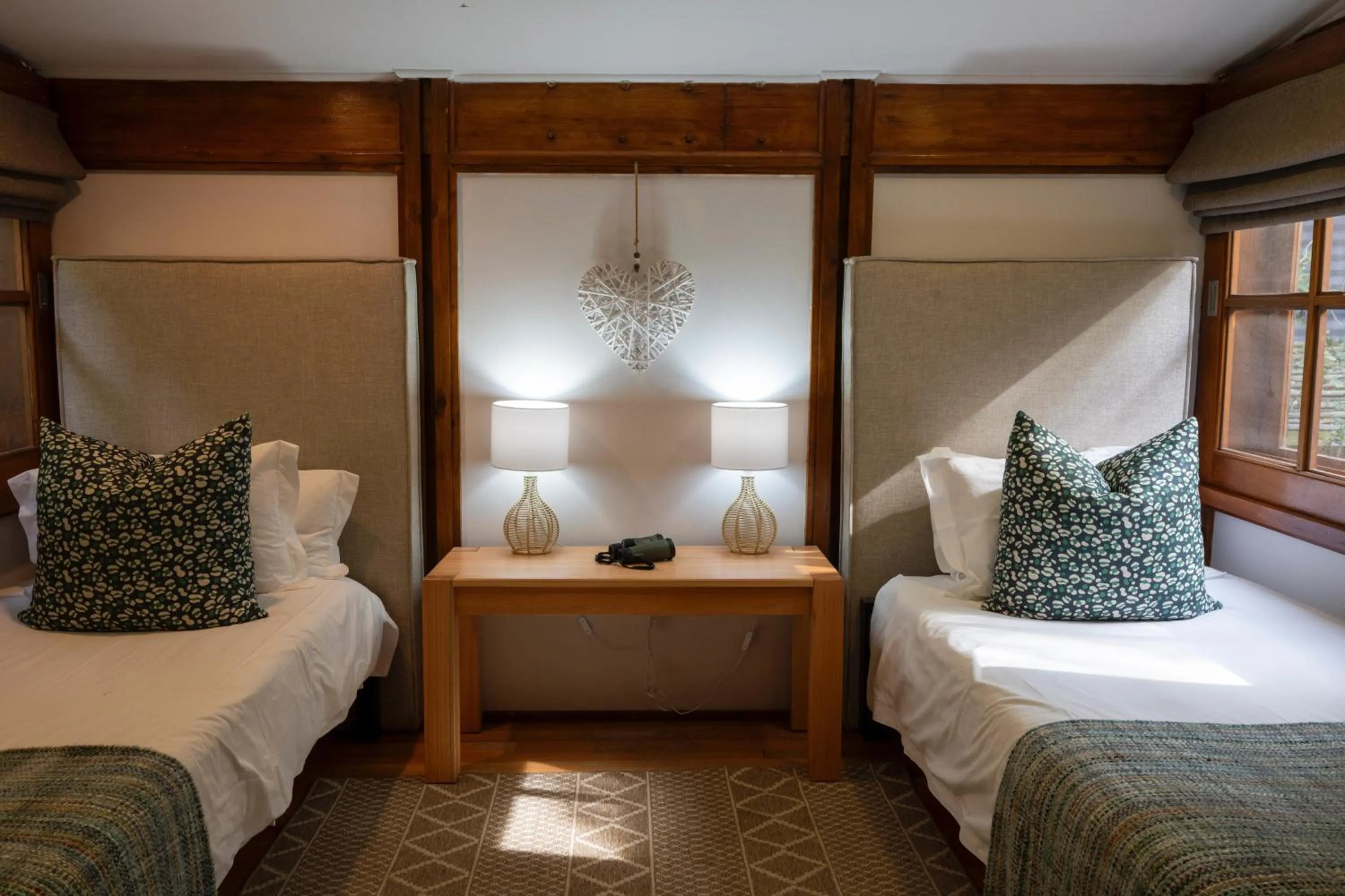 Bedroom, Bed in Makakatana Bay Lodge