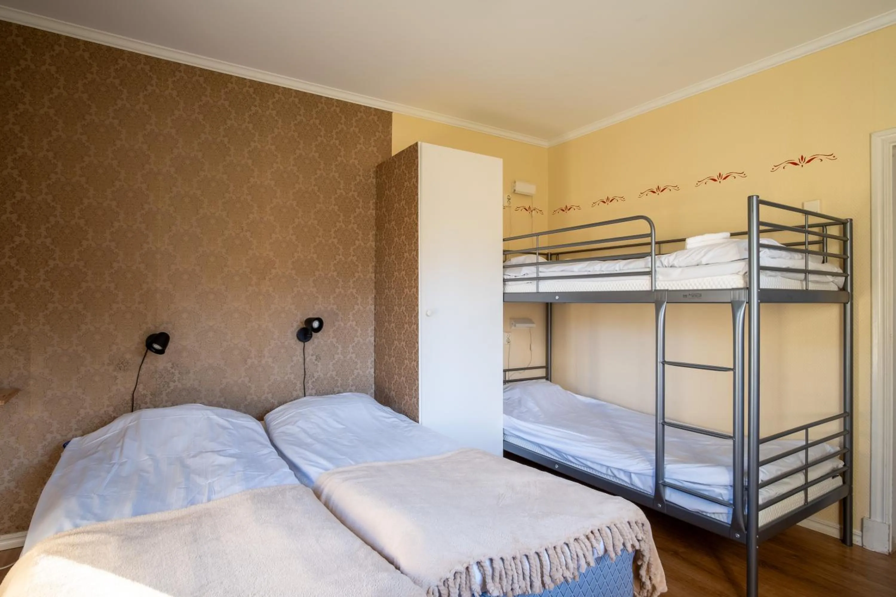 Bed in Sunne Hembygdsgård B&B