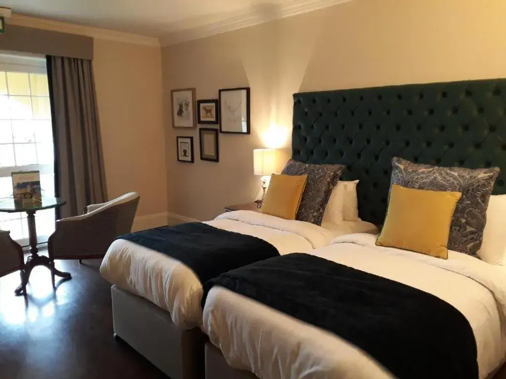 Twin Bedroom - single occupancy in New House Country Hotel Twin Bedroom - single occupancy in New House Country Hotel