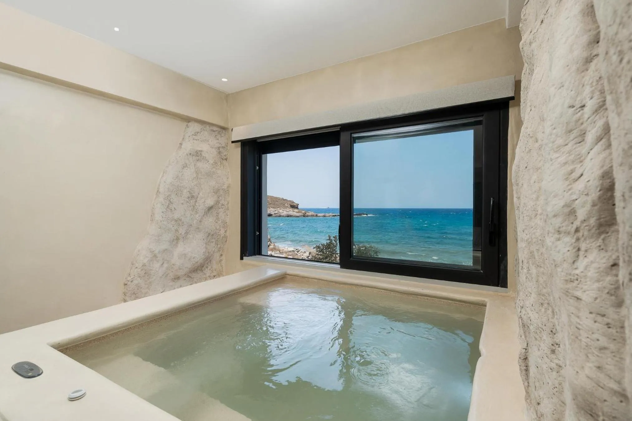Portara Seaside Luxury Suites