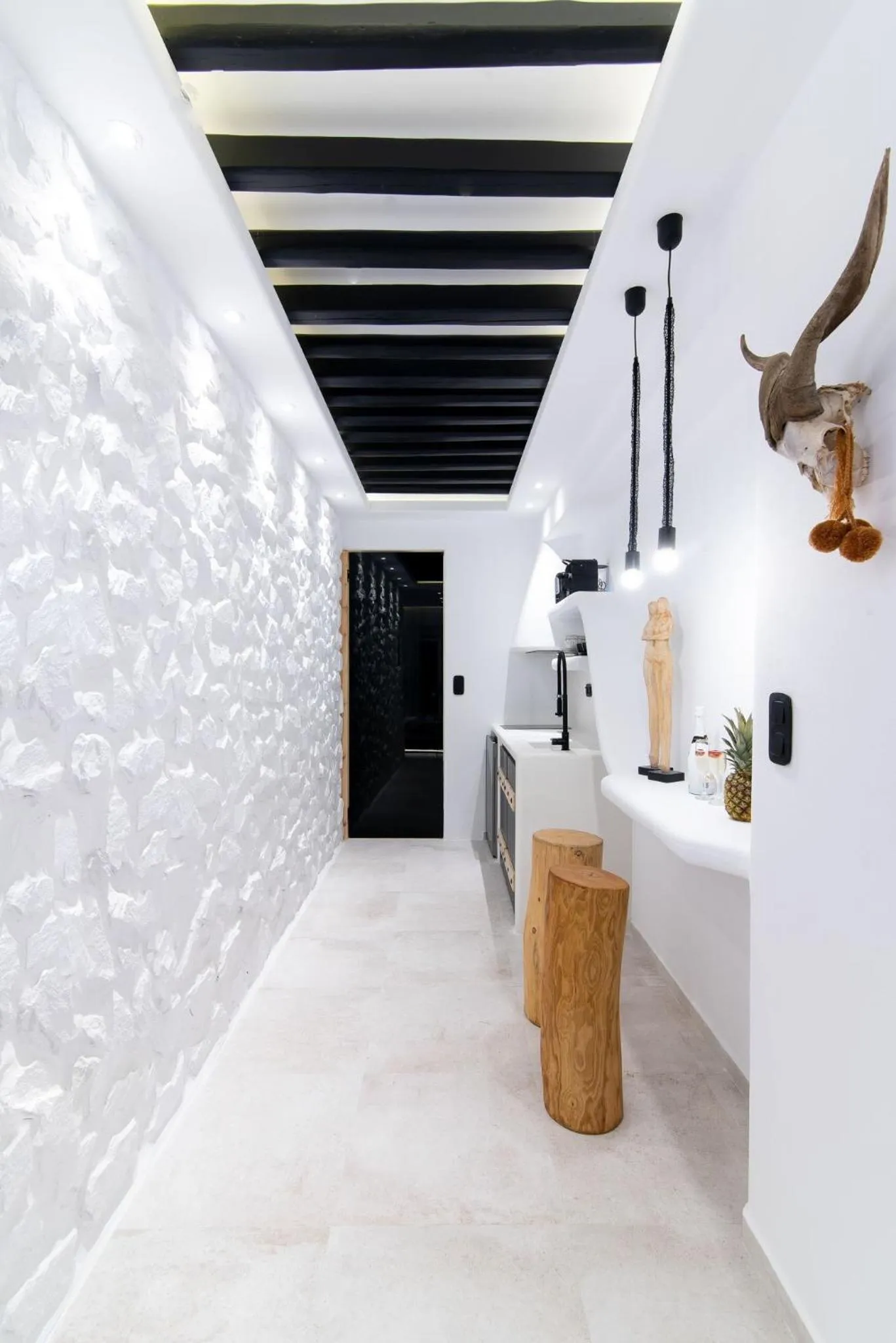 Portara Seaside Luxury Suites