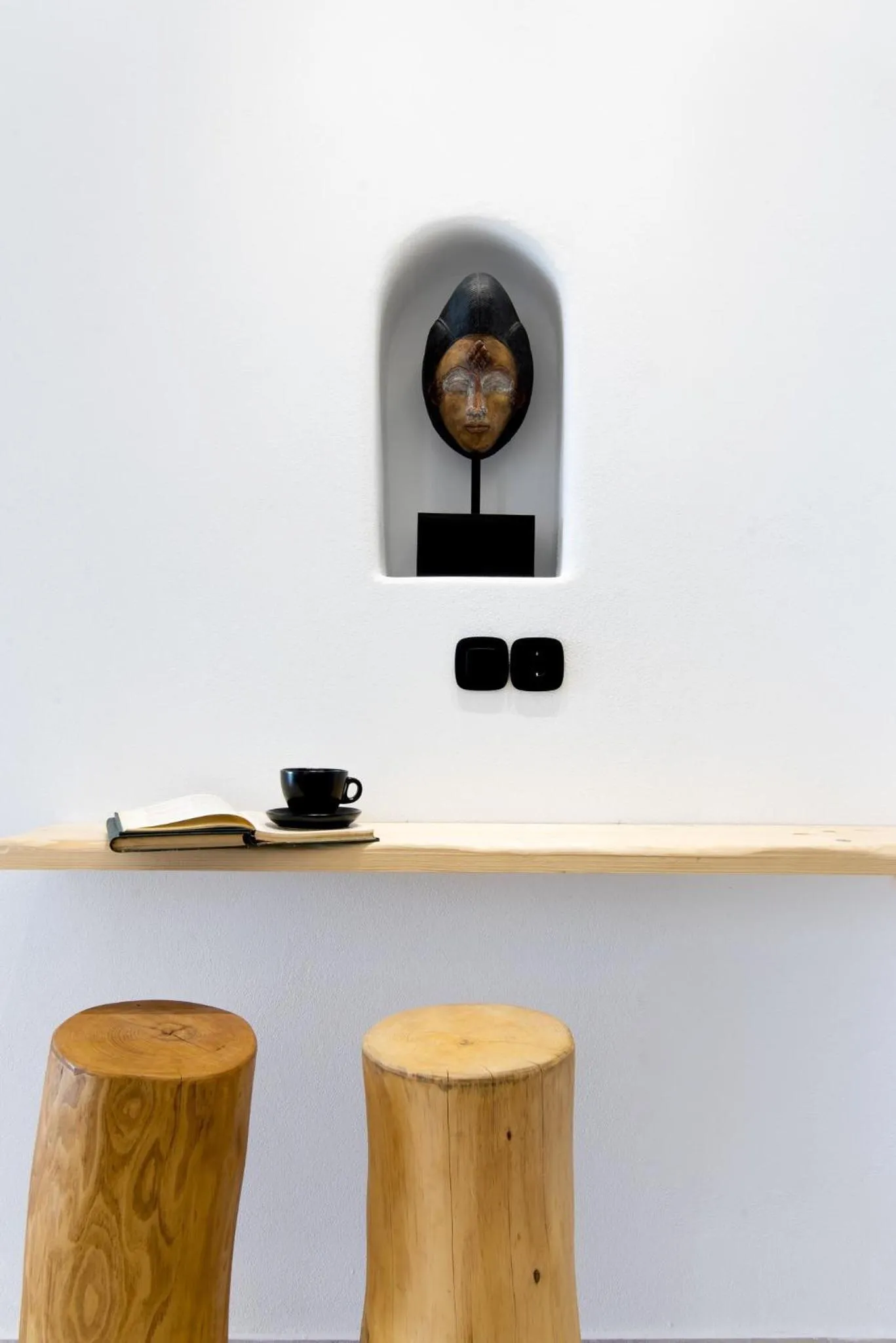 Decorative detail in Portara Seaside Luxury Suites