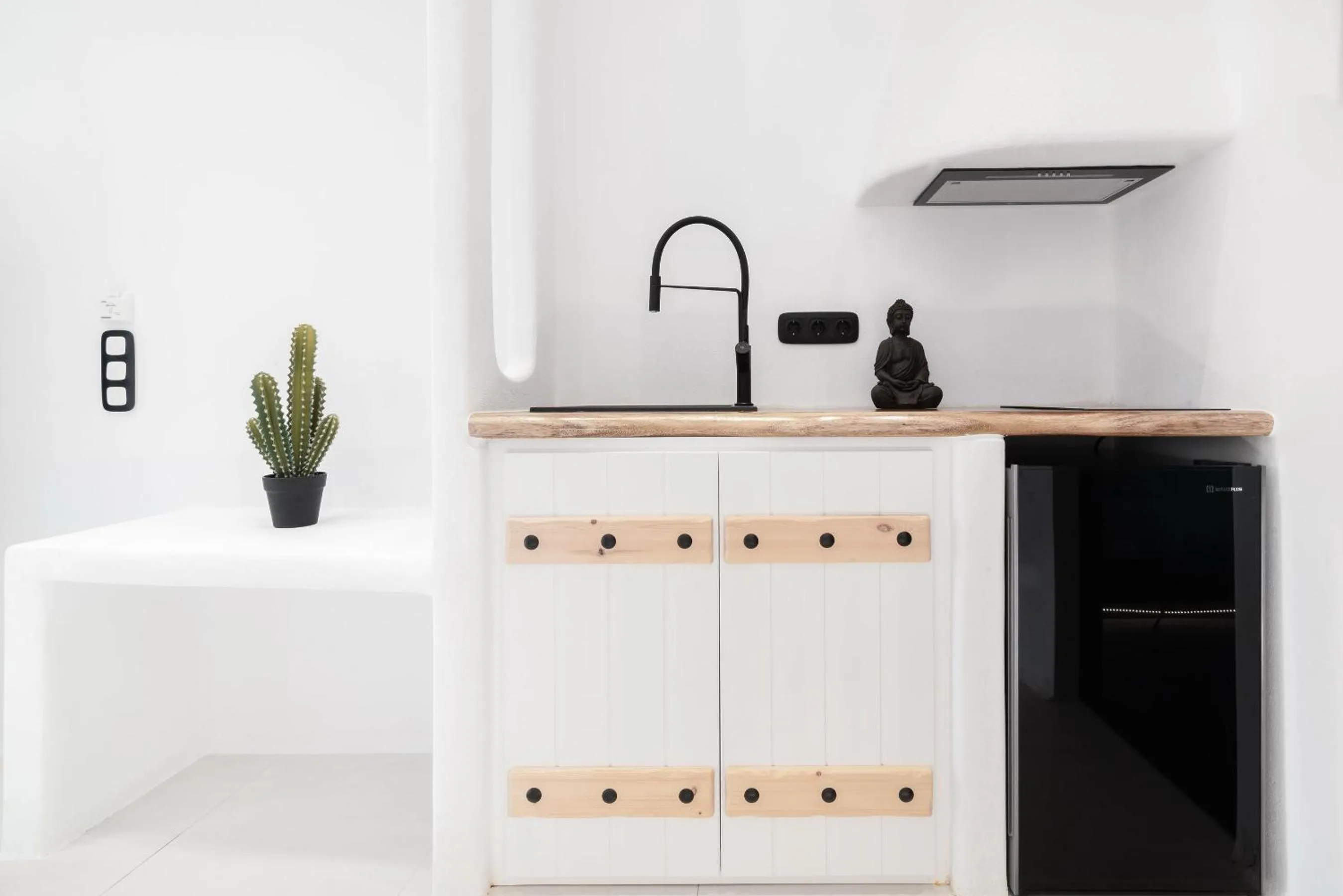 Portara Seaside Luxury Suites