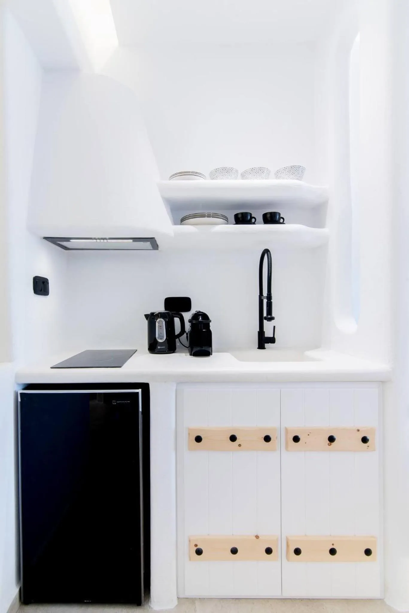 Coffee/tea facilities in Portara Seaside Luxury Suites