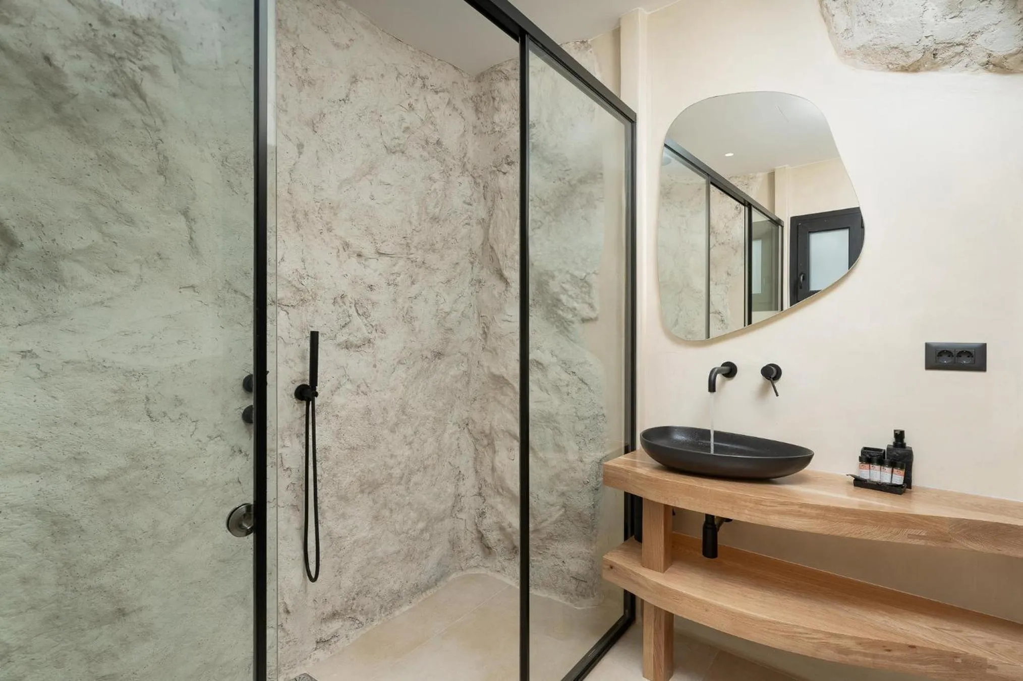 Portara Seaside Luxury Suites