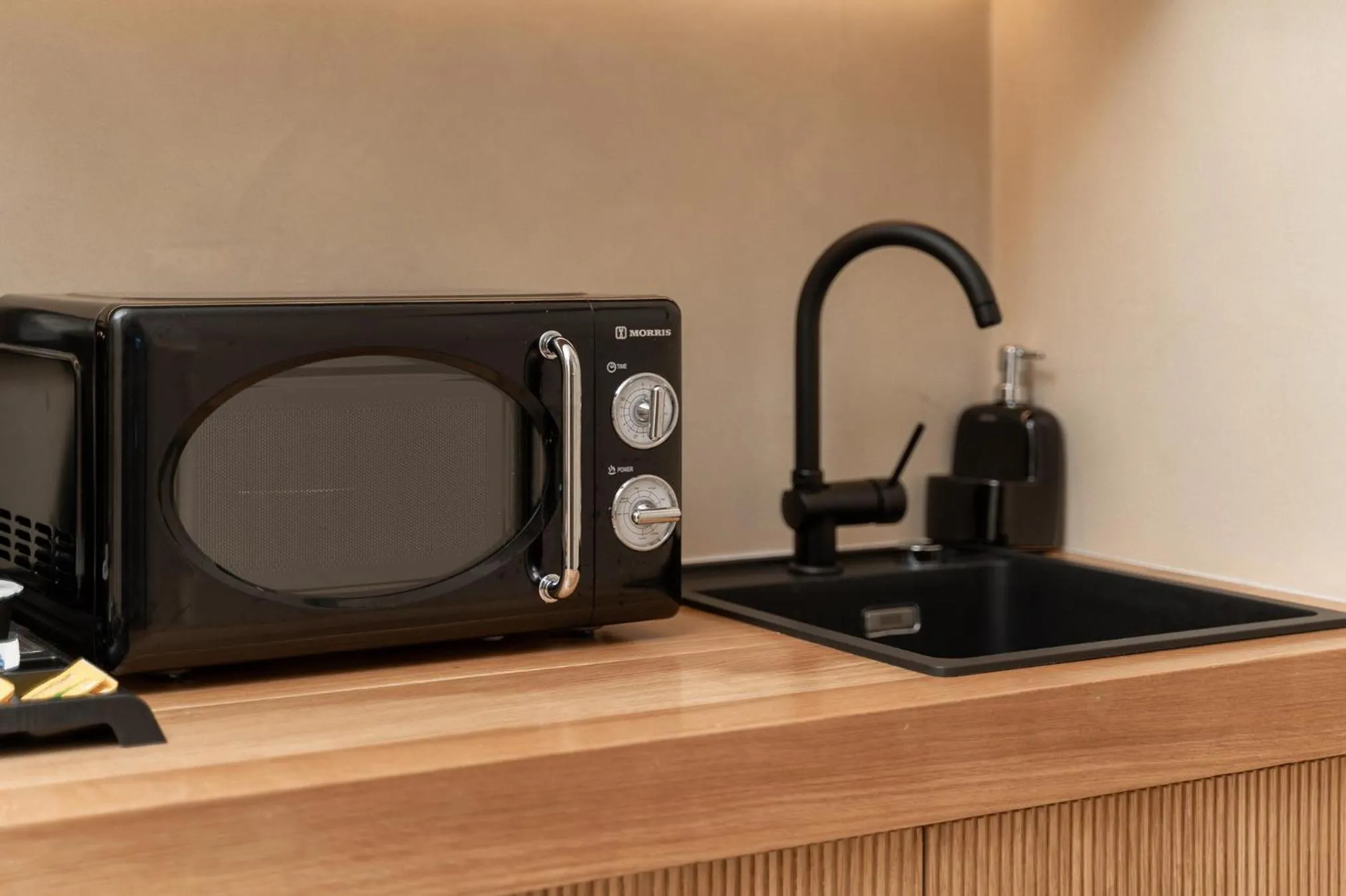 Portara Seaside Luxury Suites