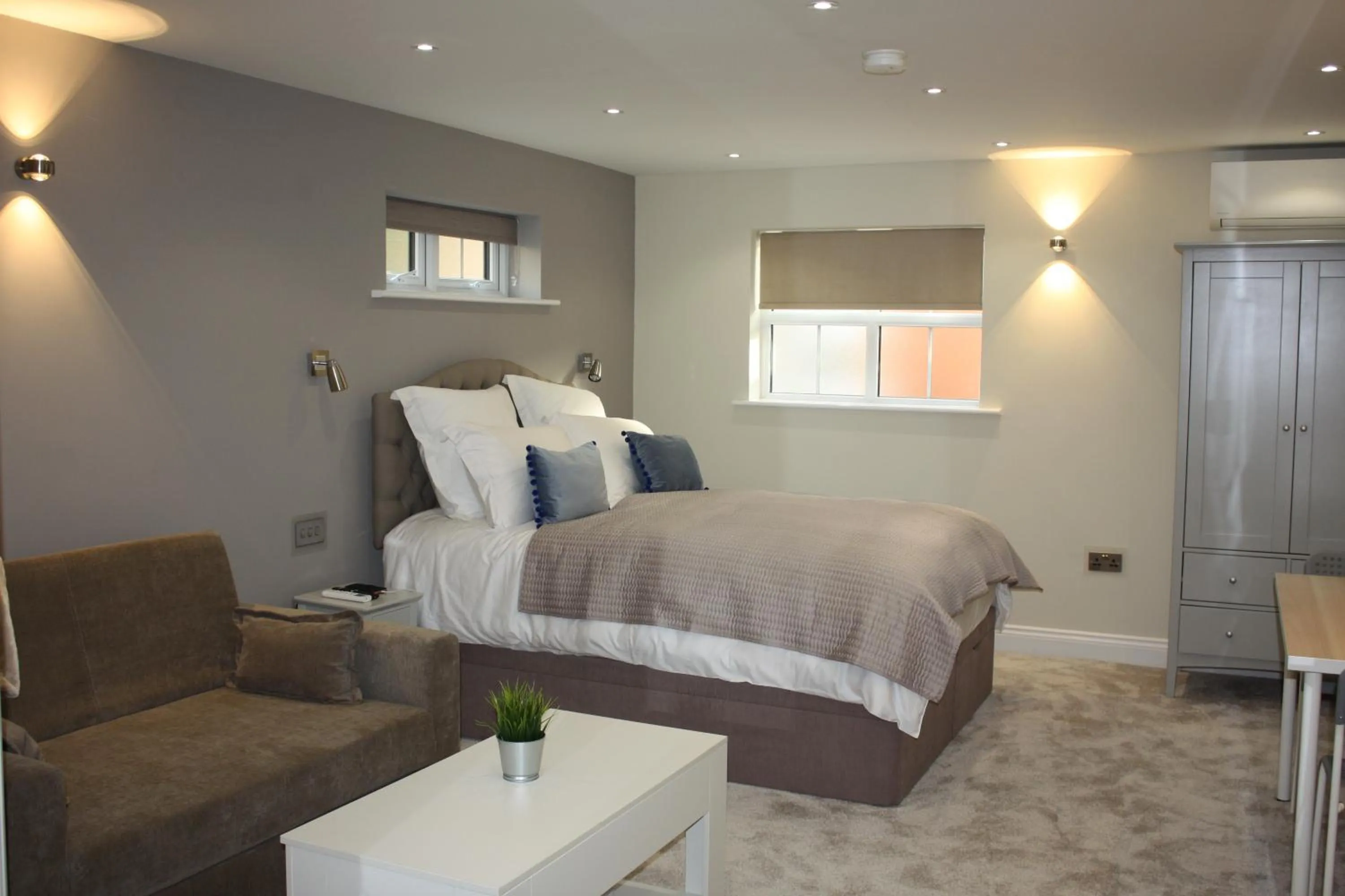 Bedroom, Bed in Frinton Escapes