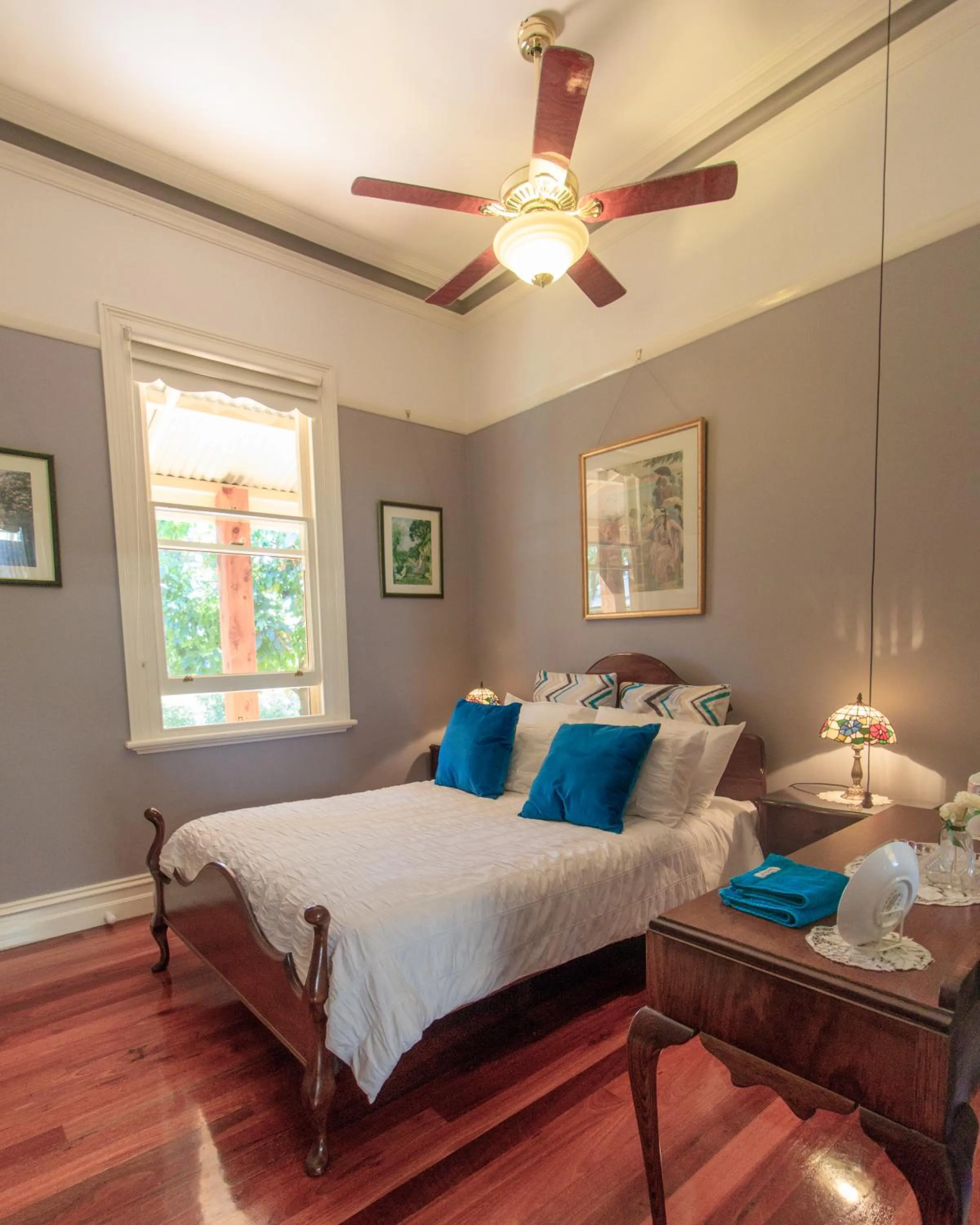 Bed in The Oaks Lilydale Accommodation