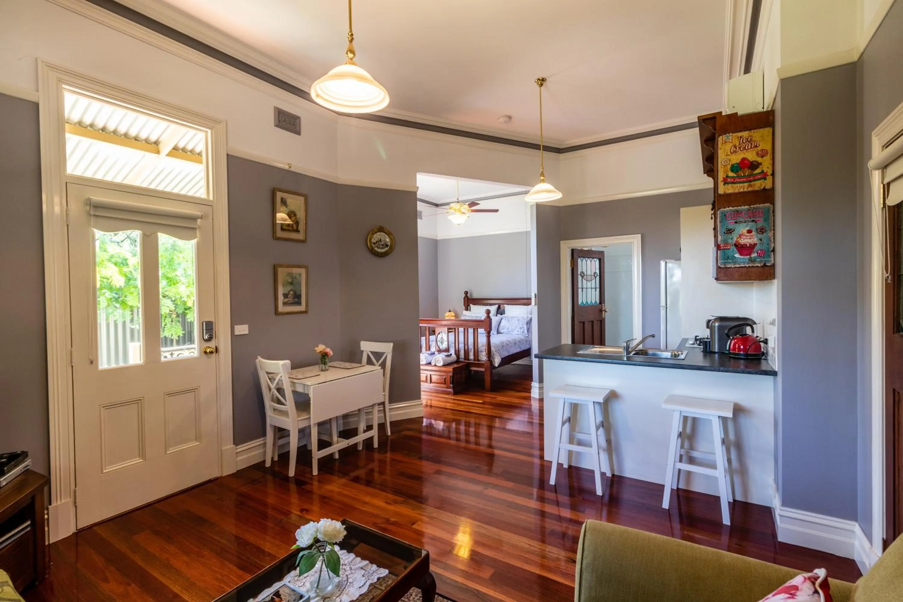 Kitchen or kitchenette in The Oaks Lilydale Accommodation