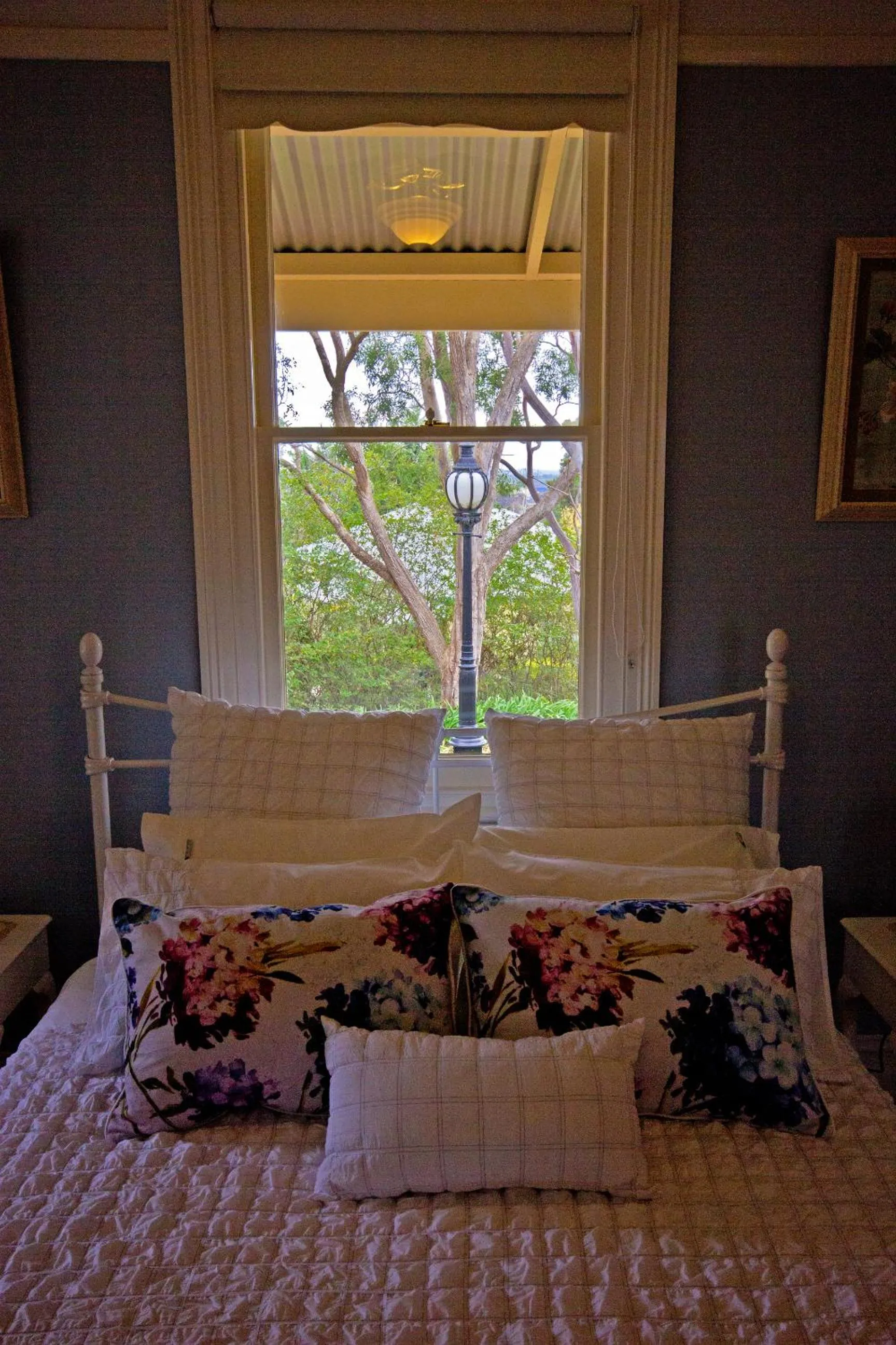 Bed in The Oaks Lilydale Accommodation