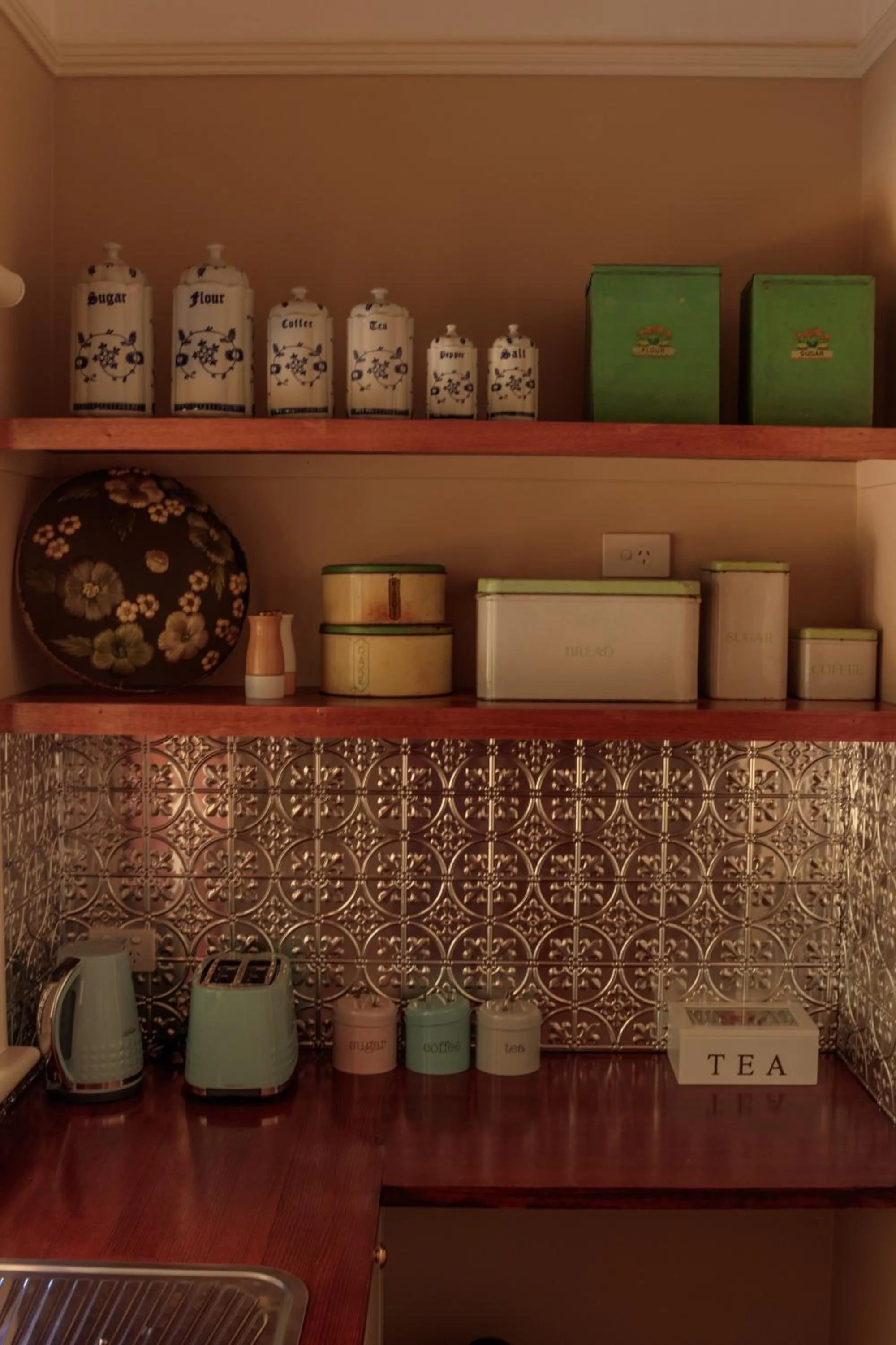 Kitchen or kitchenette in The Oaks Lilydale Accommodation