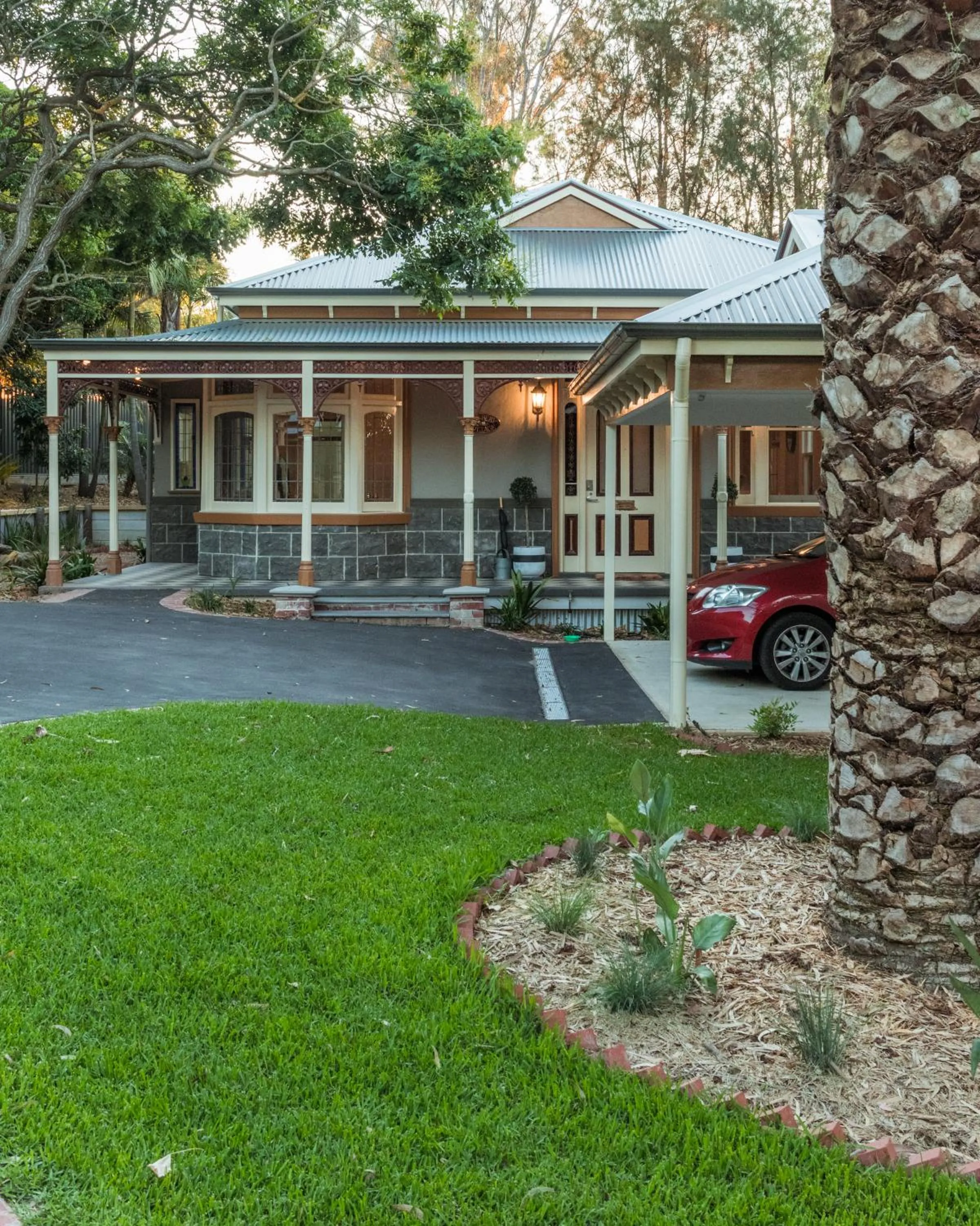 Facade/entrance in The Oaks Lilydale Accommodation
