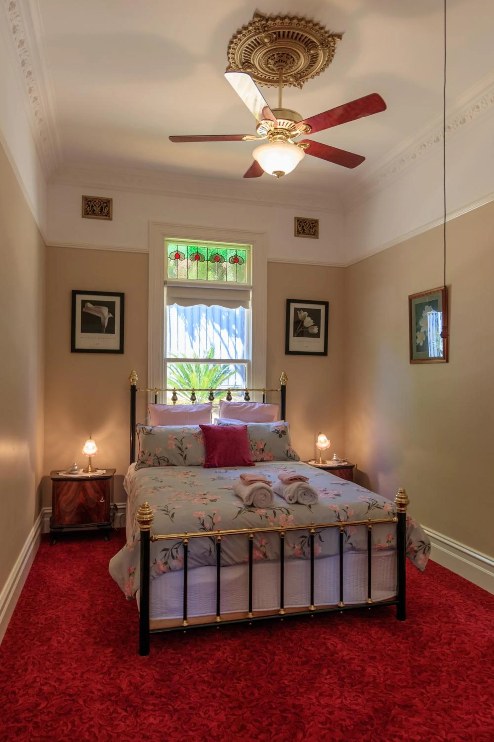 Bed in The Oaks Lilydale Accommodation