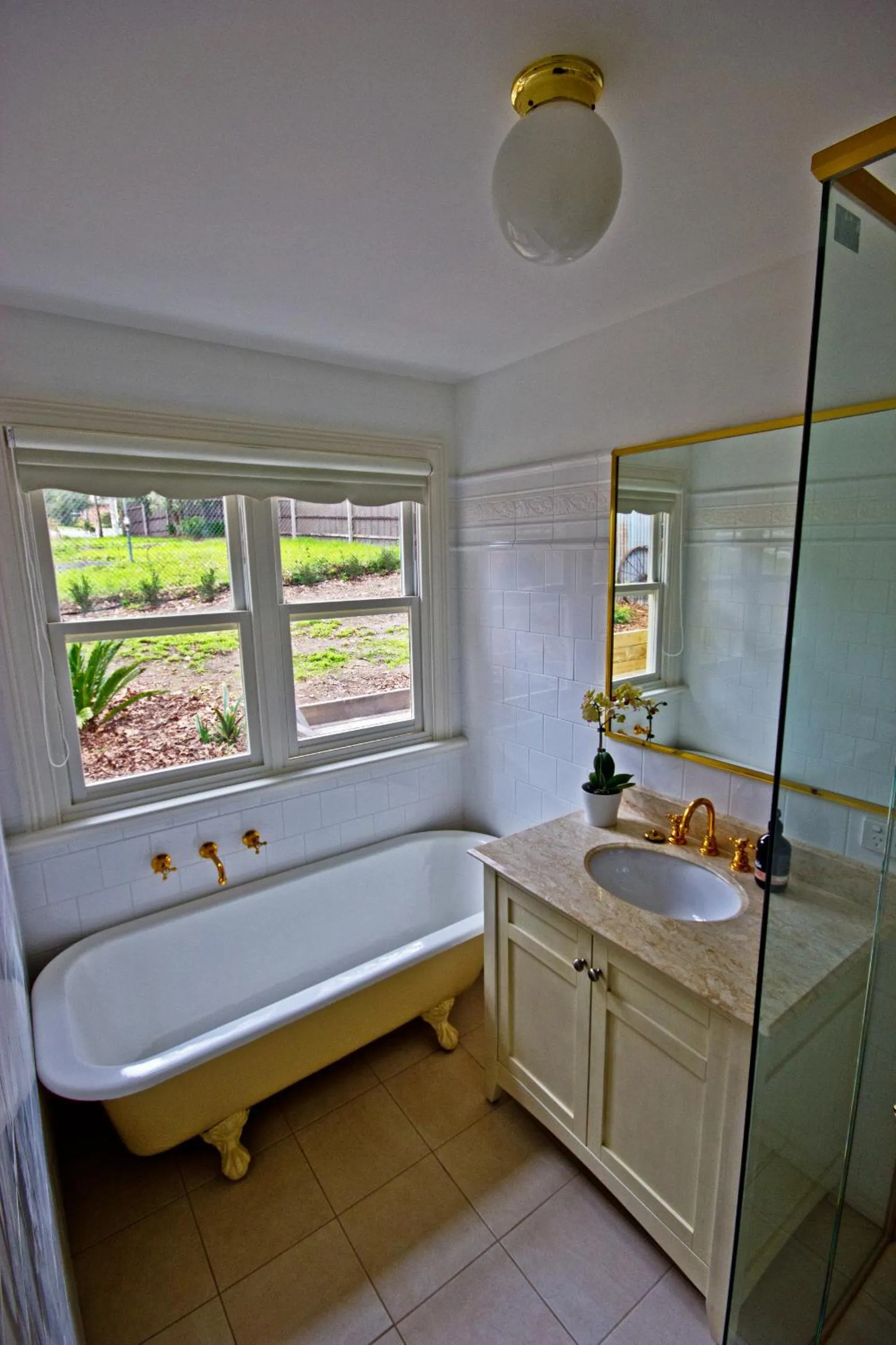 Bathroom in The Oaks Lilydale Accommodation