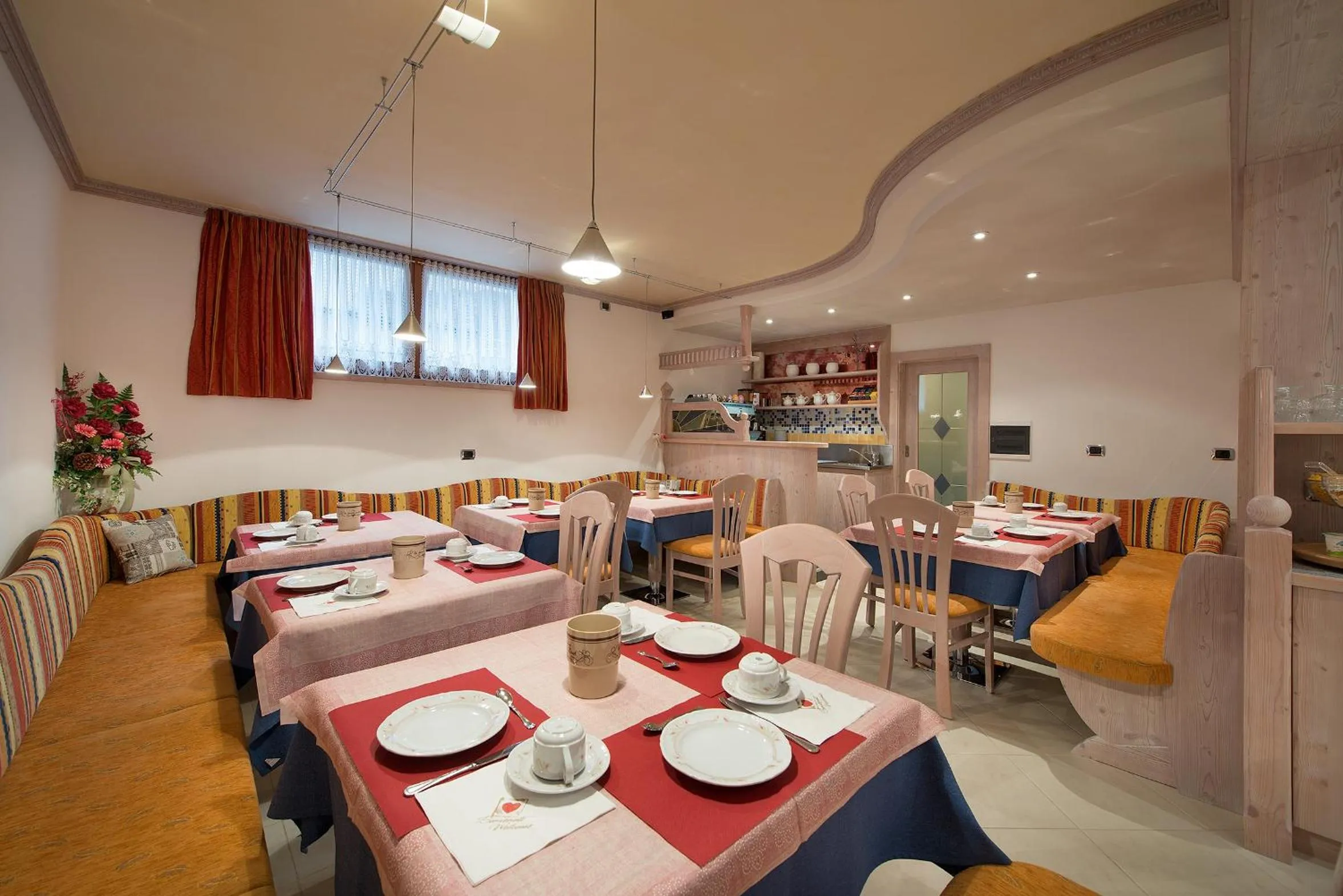 Restaurant/places to eat in Garni Oasi