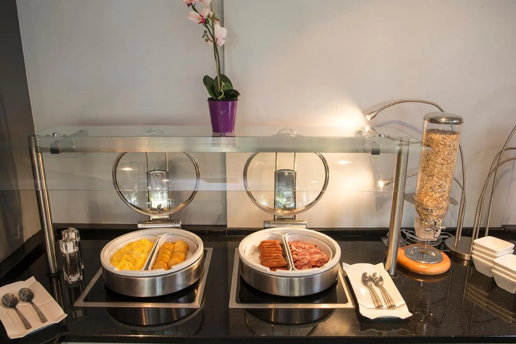 Buffet breakfast in Hôtel Inn Design Paris Saint Quentin