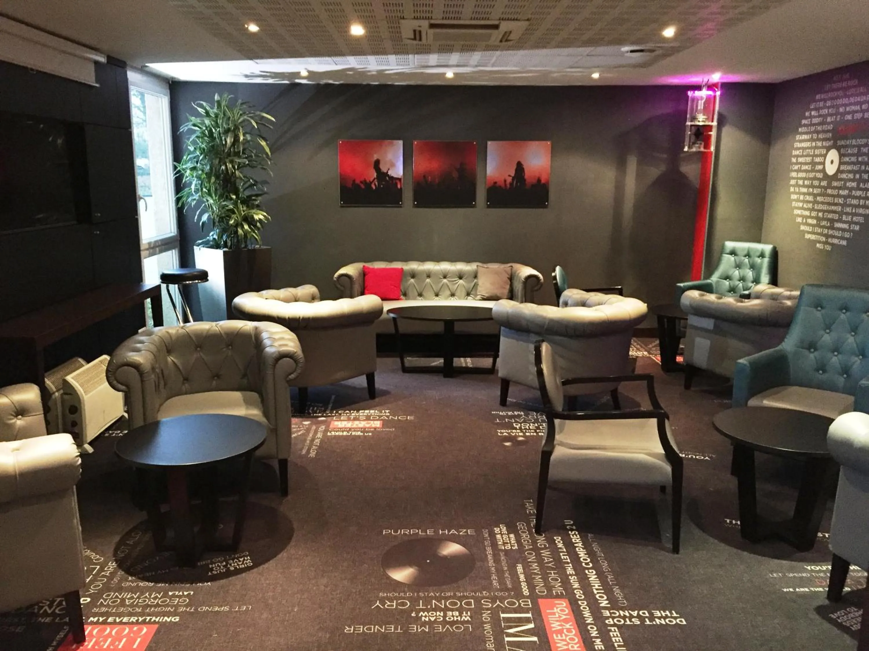 Lounge or bar in Hôtel Inn Design Paris Saint Quentin