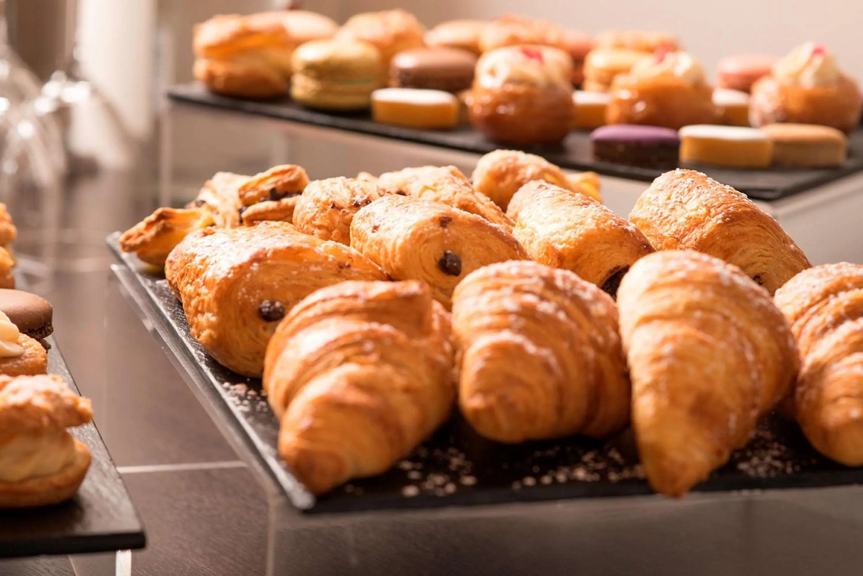 Restaurant/places to eat in Hôtel Inn Design Paris Saint Quentin