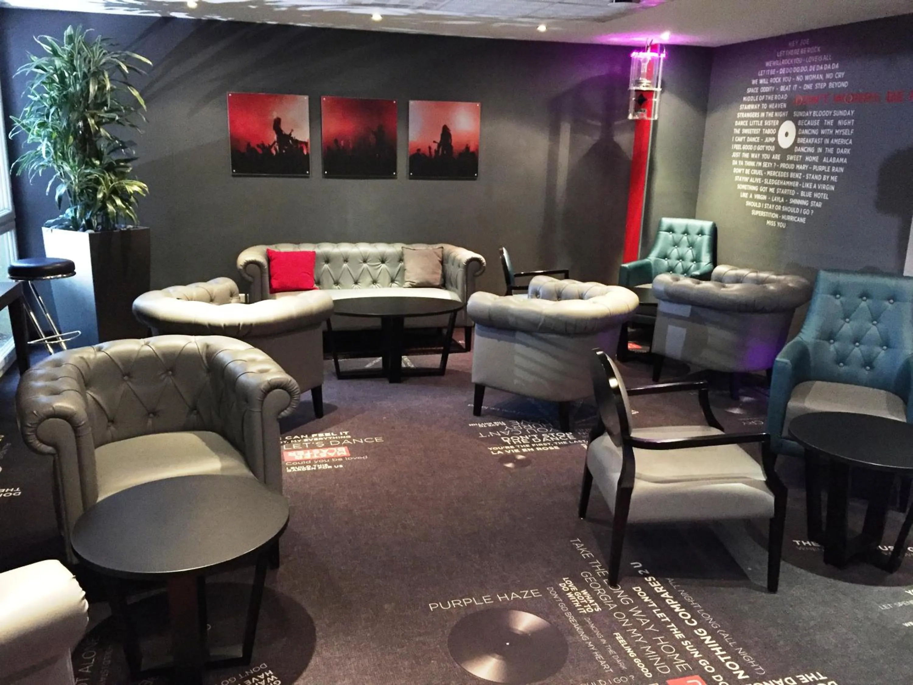 Lounge or bar in Hôtel Inn Design Paris Saint Quentin