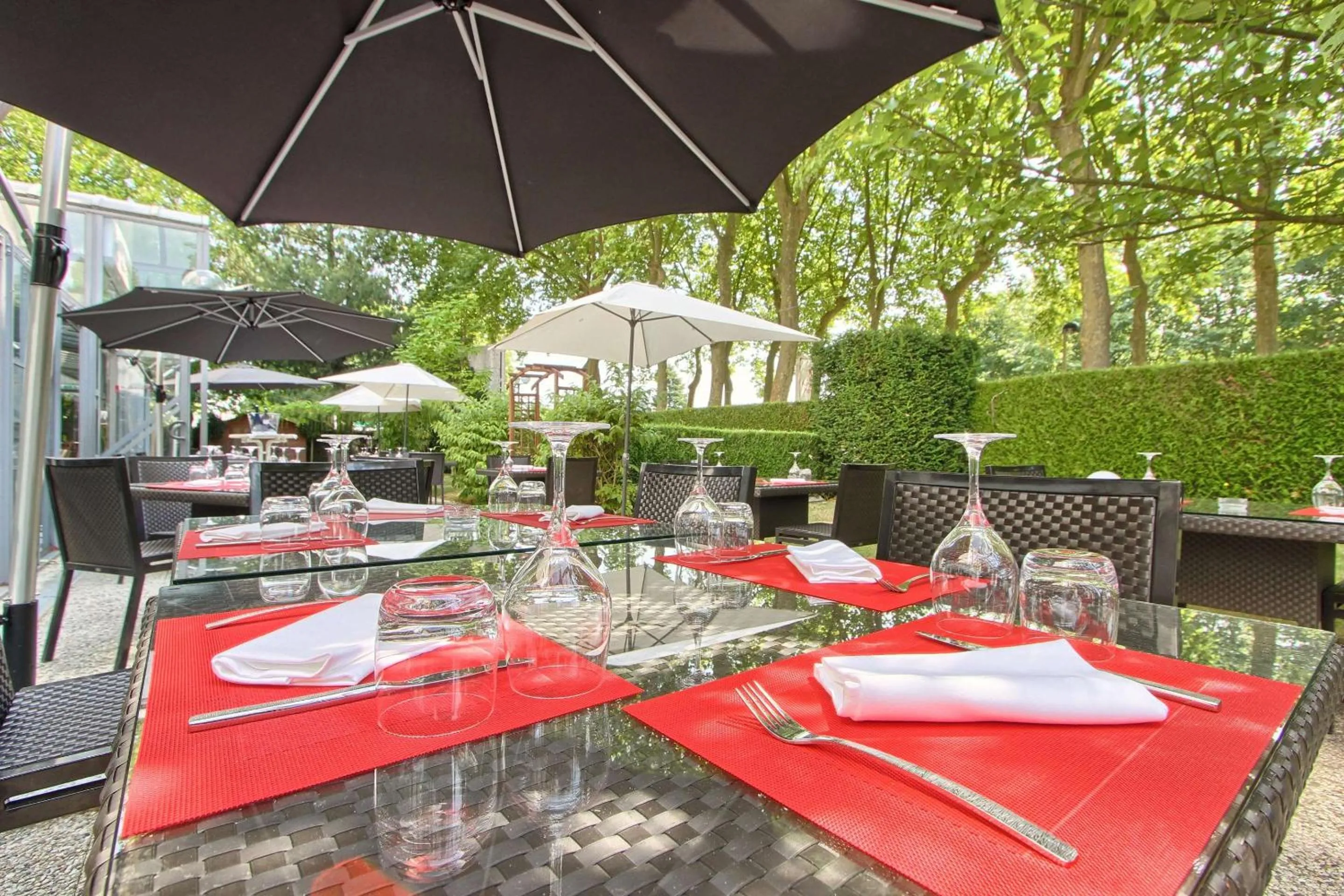 Restaurant/places to eat in Hôtel Inn Design Paris Saint Quentin