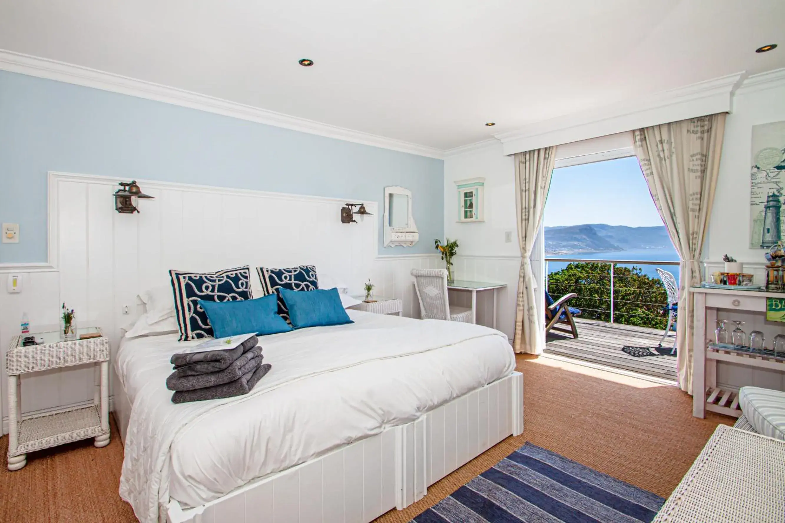 Luxury King Room with Sea View - single occupancy in A Boat House Luxury King Room with Sea View - single occupancy in A Boat House