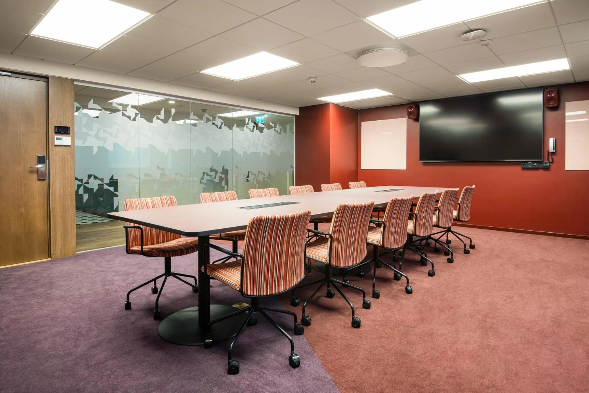 TV and multimedia in Quality Hotel The Mill