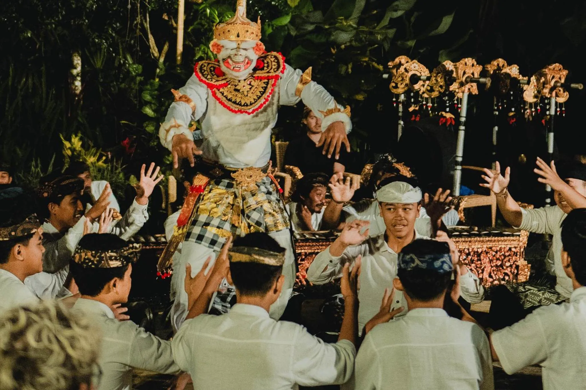 Evening entertainment in Munduk Moding Plantation Nature Resort