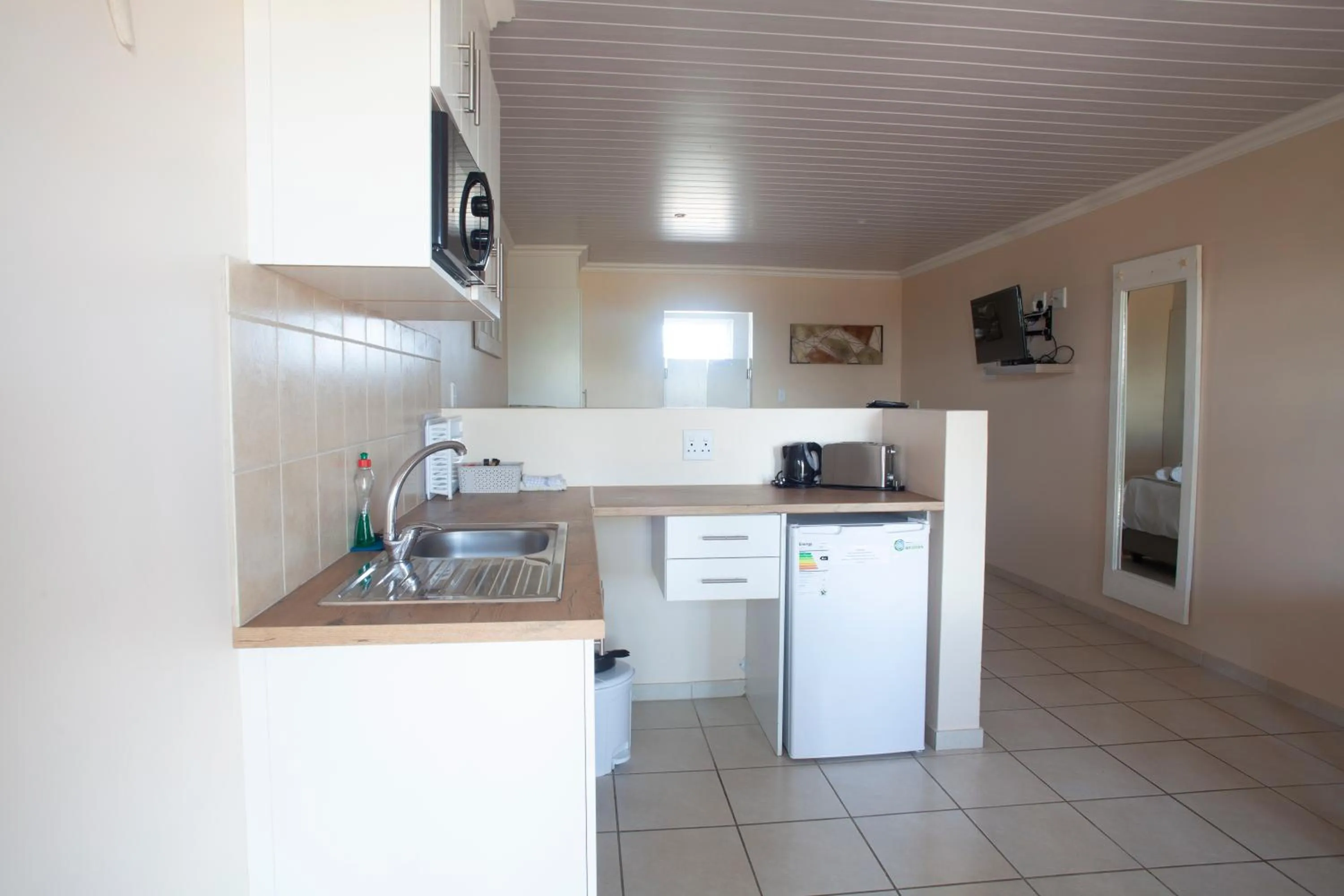 Communal kitchen in Masada Guest House