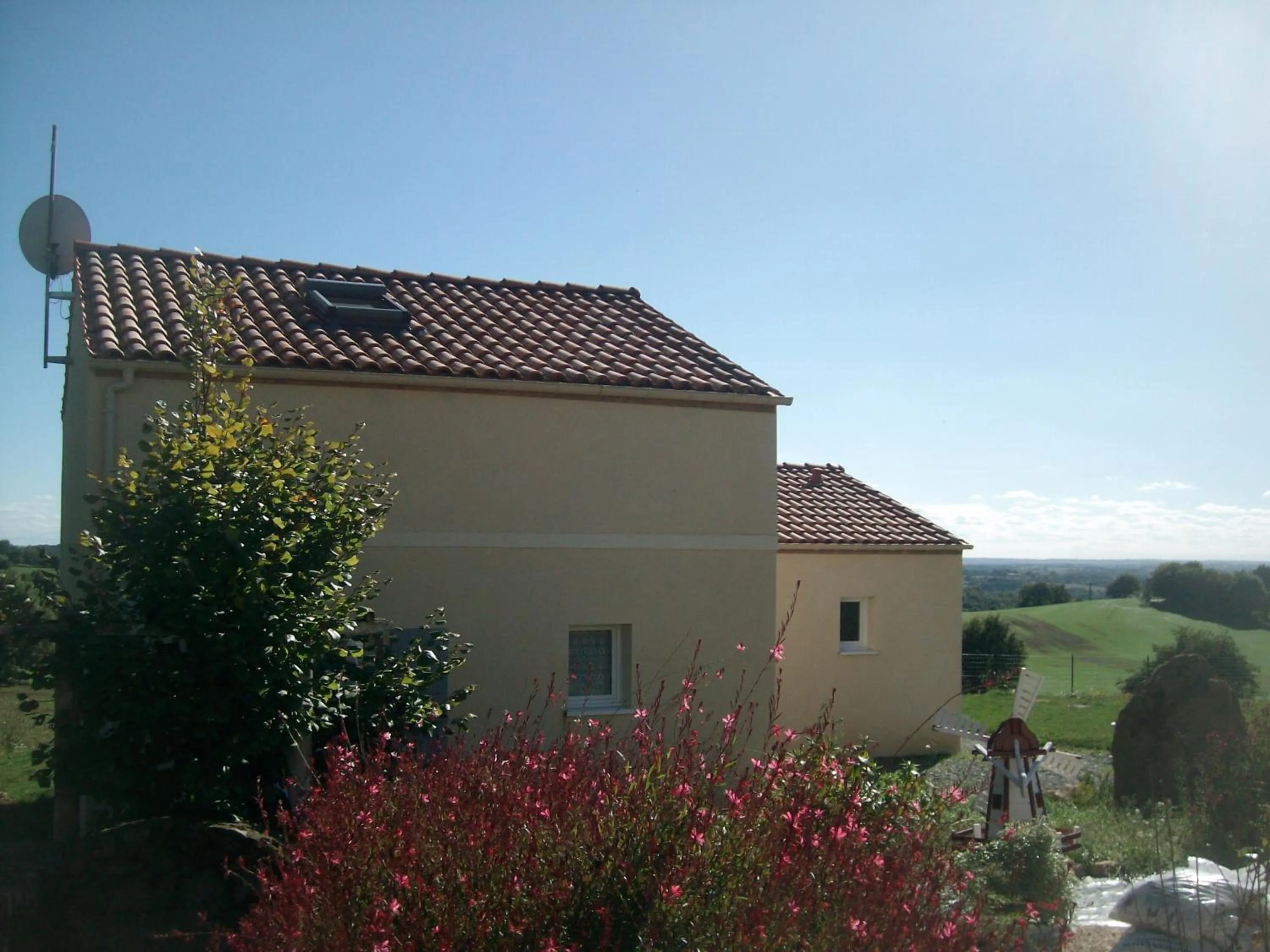 Property building in Chambre d'hôtes 84 de la Manelière