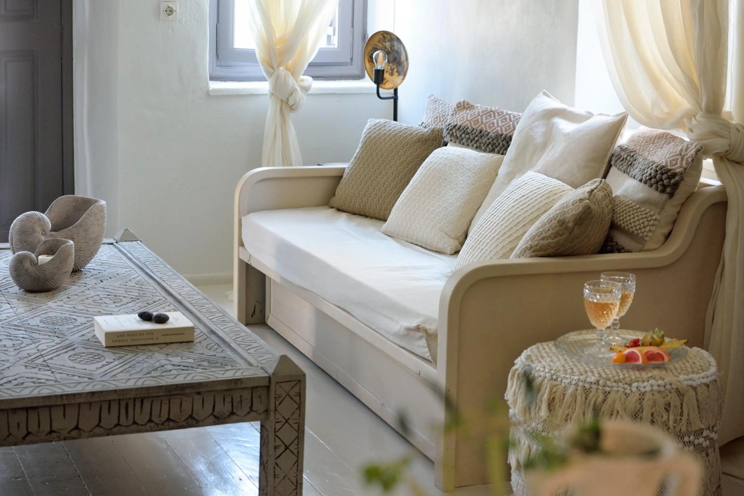 Living room in ALIA MANSION by K&K