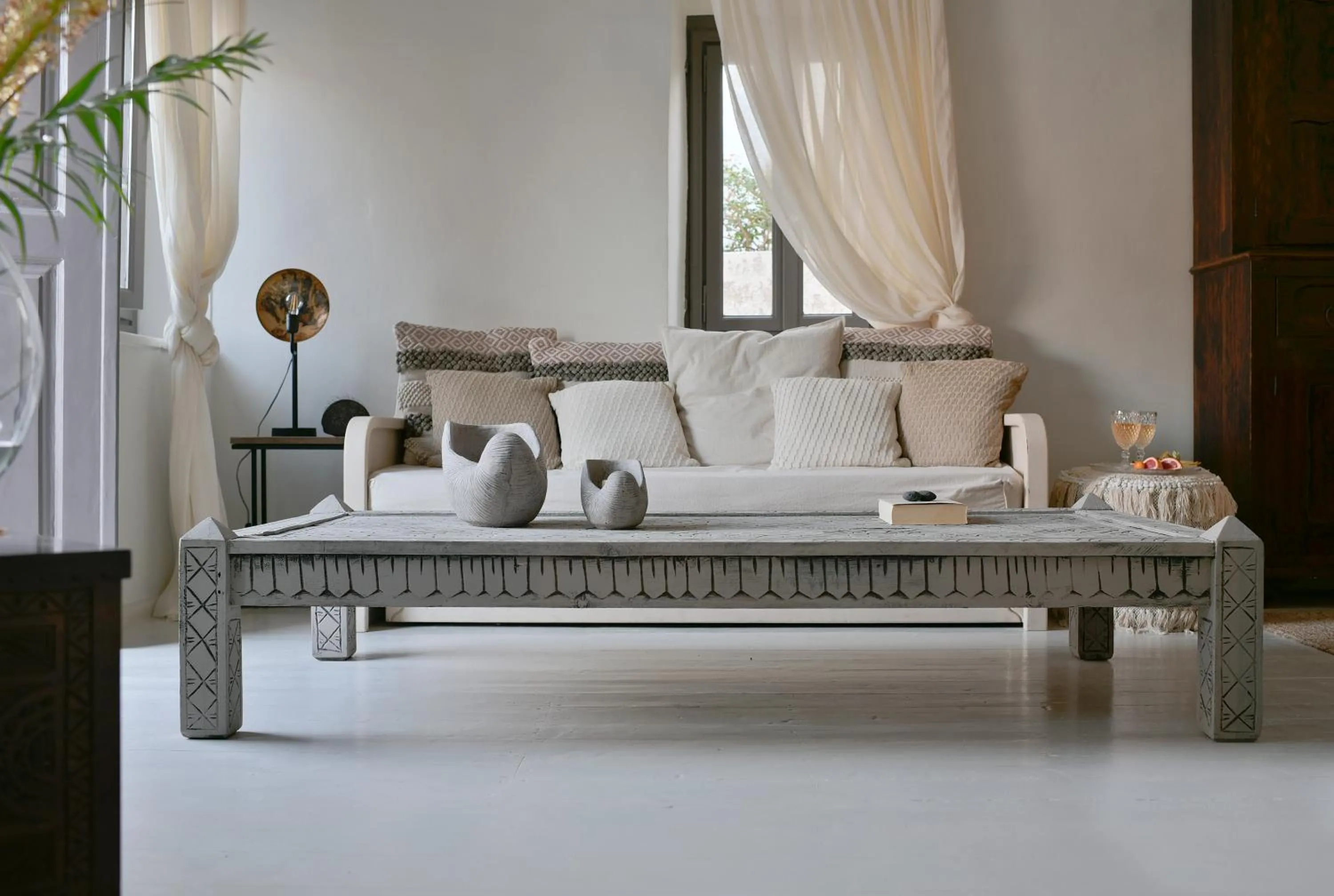 Living room in ALIA MANSION by K&K