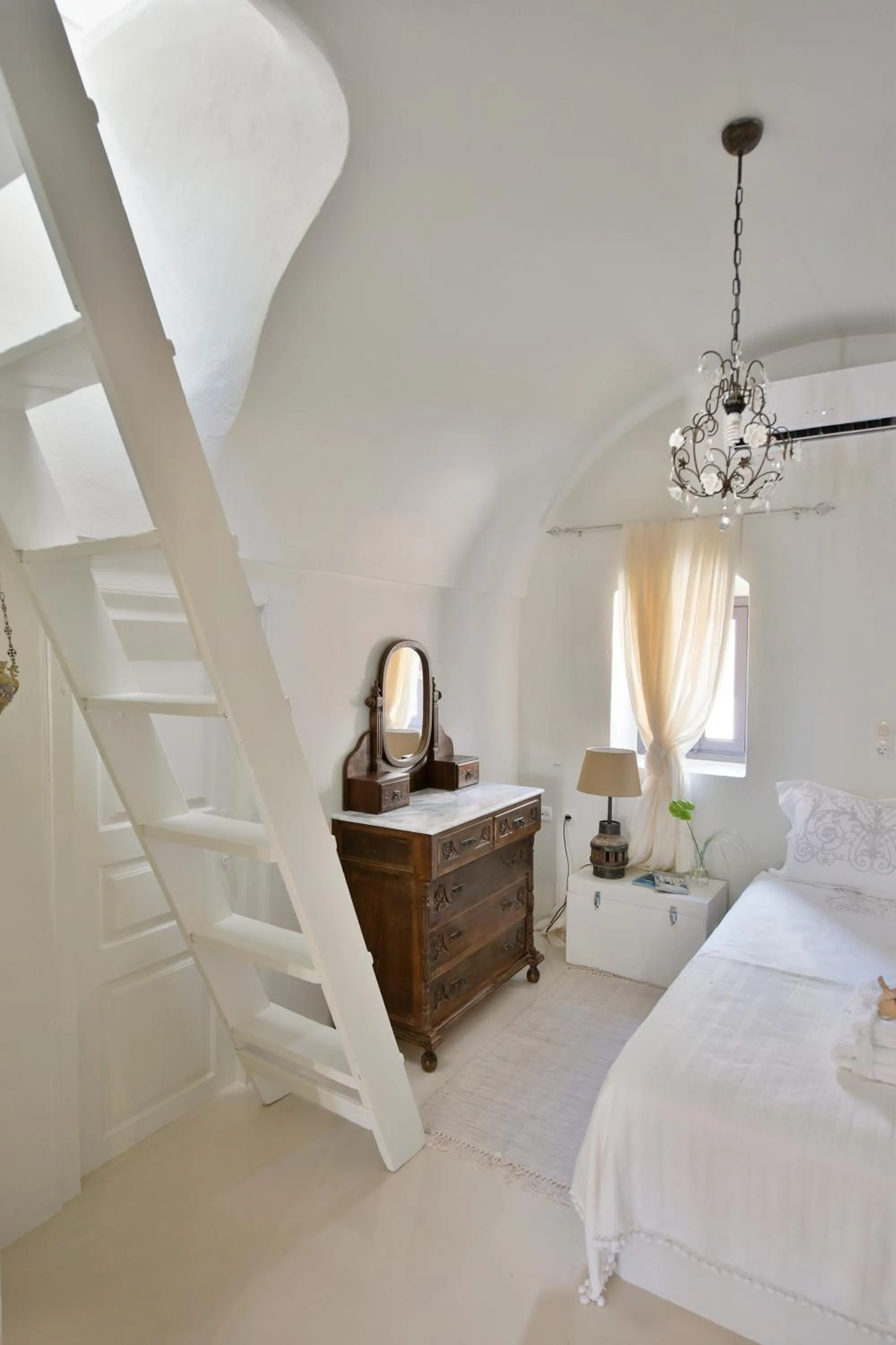 Bedroom, Bed in ALIA MANSION by K&K