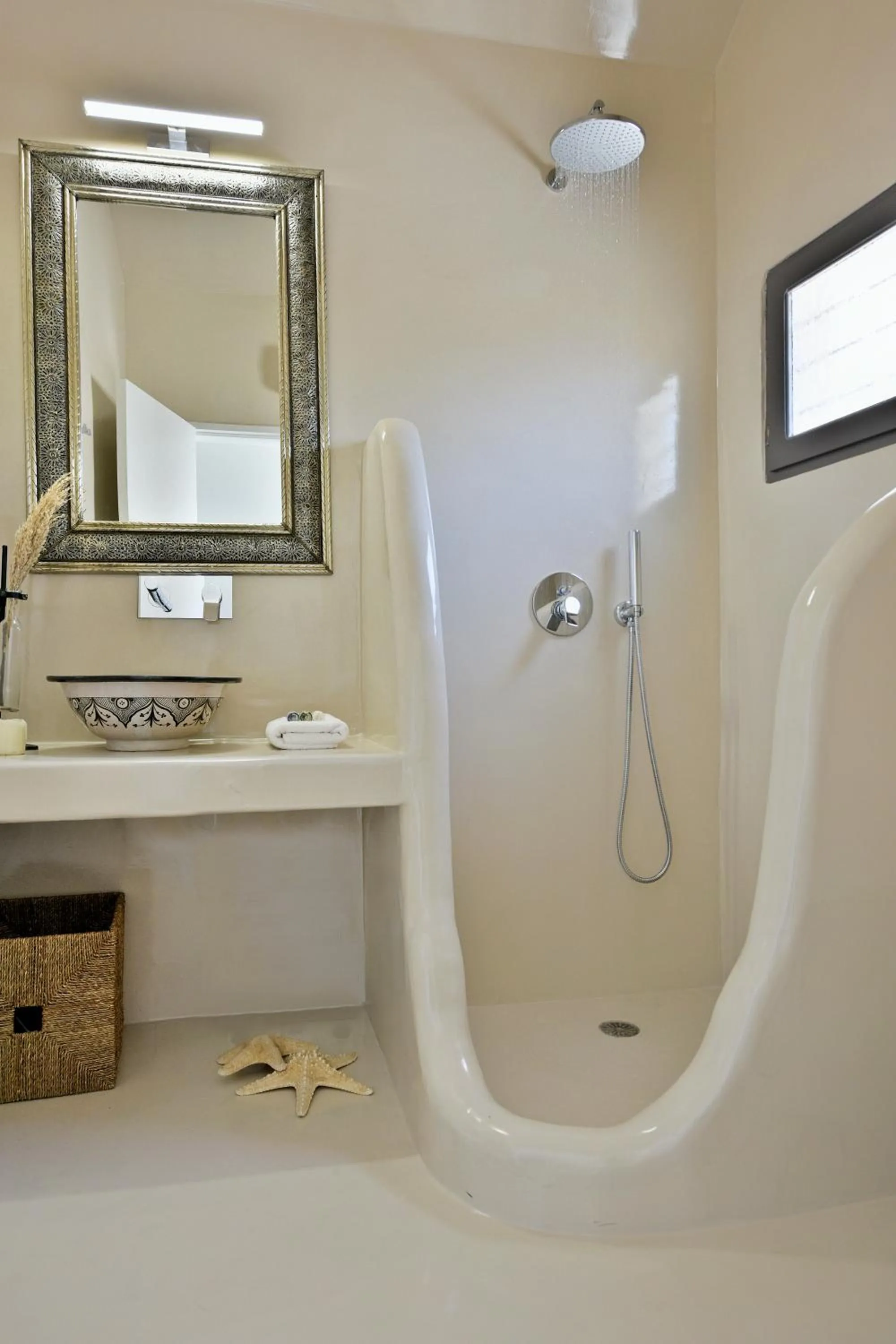 Bathroom in ALIA MANSION by K&K